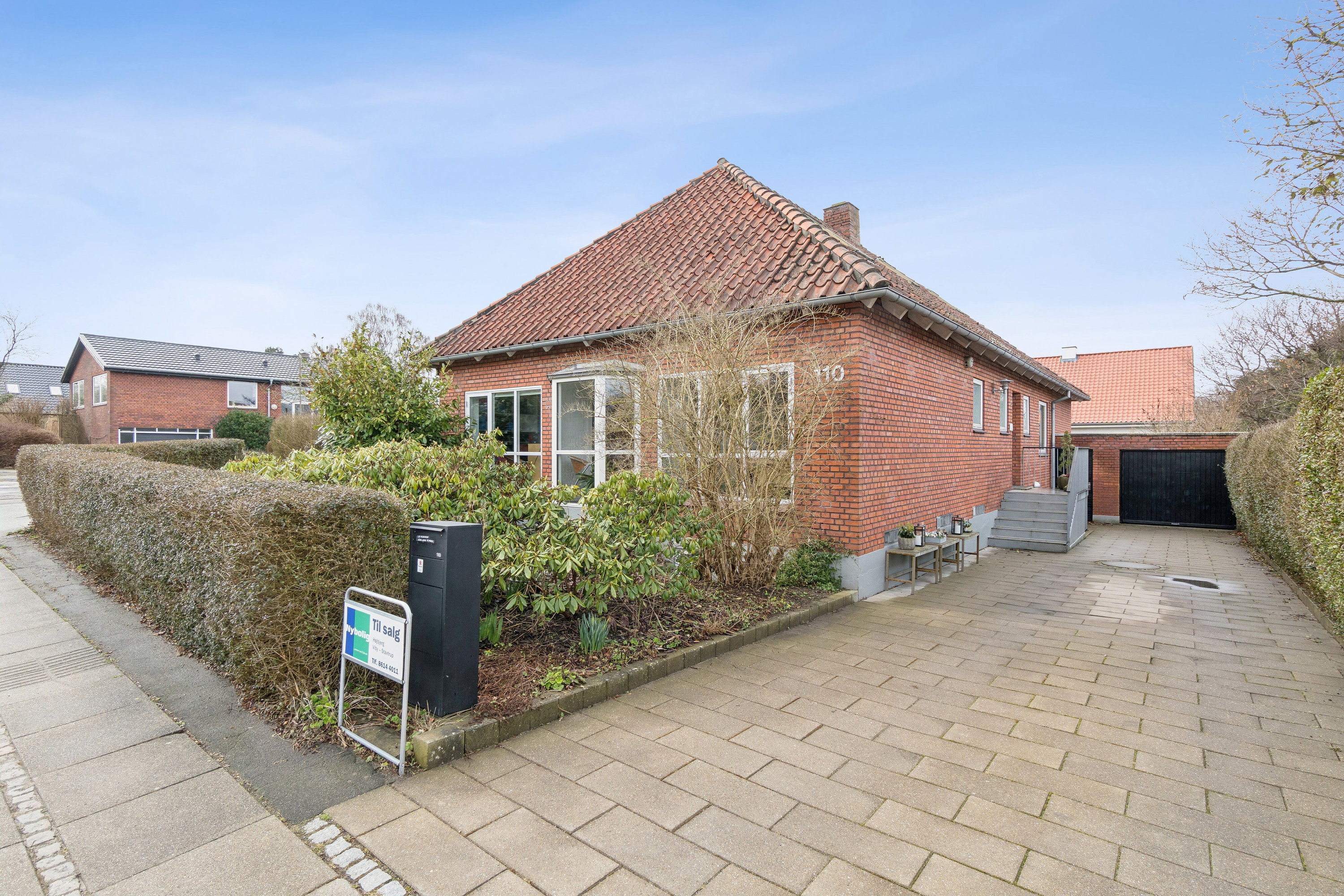 Fremhævet set fra vejen billede i fuldskærmstilstand. Billede af Jyllands Allé 110, 8270 Højbjerg