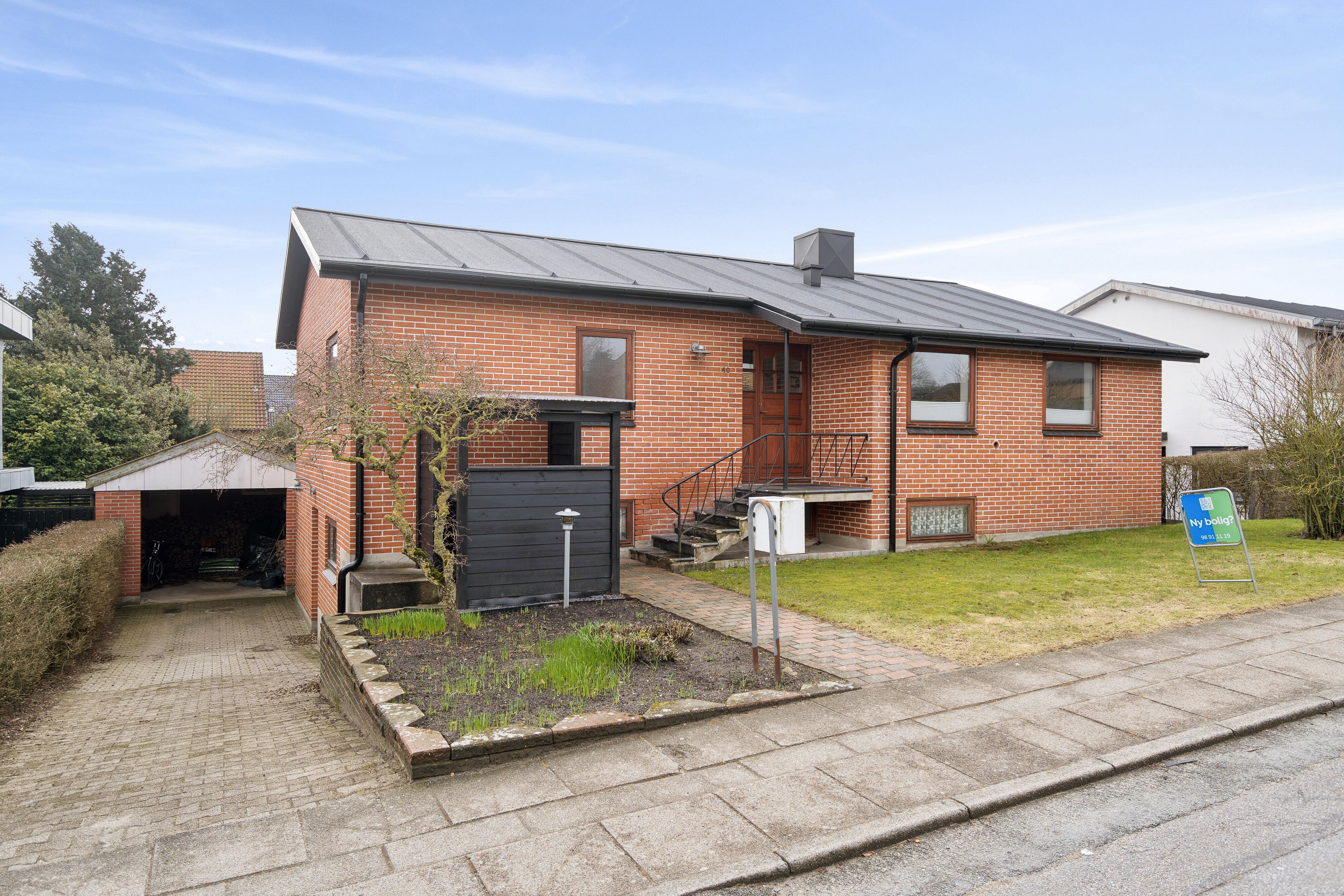 Fremhævet set fra vejen billede i fuldskærmstilstand. Billede af Højvangen 40, 9800 Hjørring