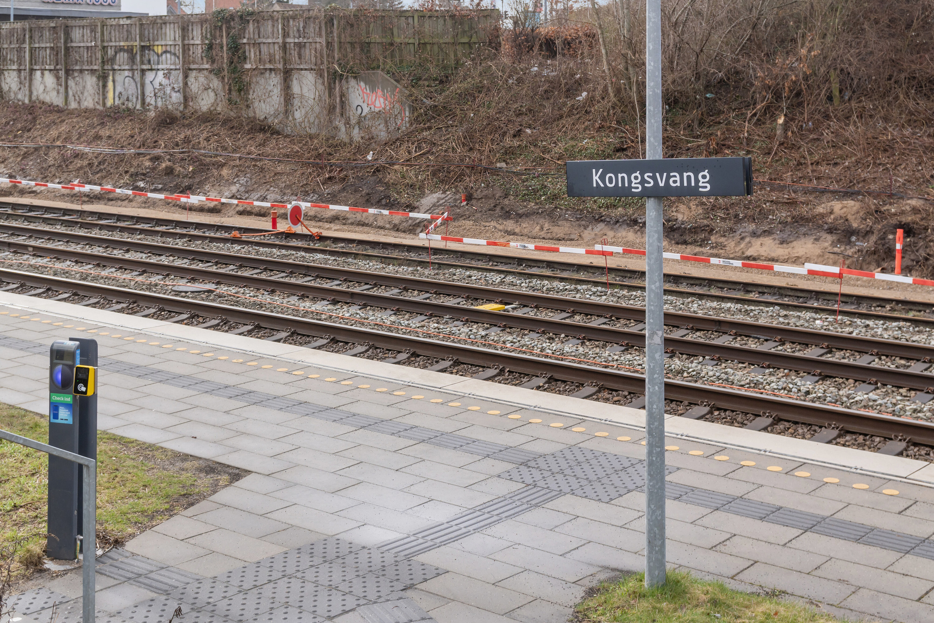 Fremhævet letbane stop tæt på billede i fuldskærmstilstand. Billede af Christian X's Vej 10, 3. tv., 8260 Viby J