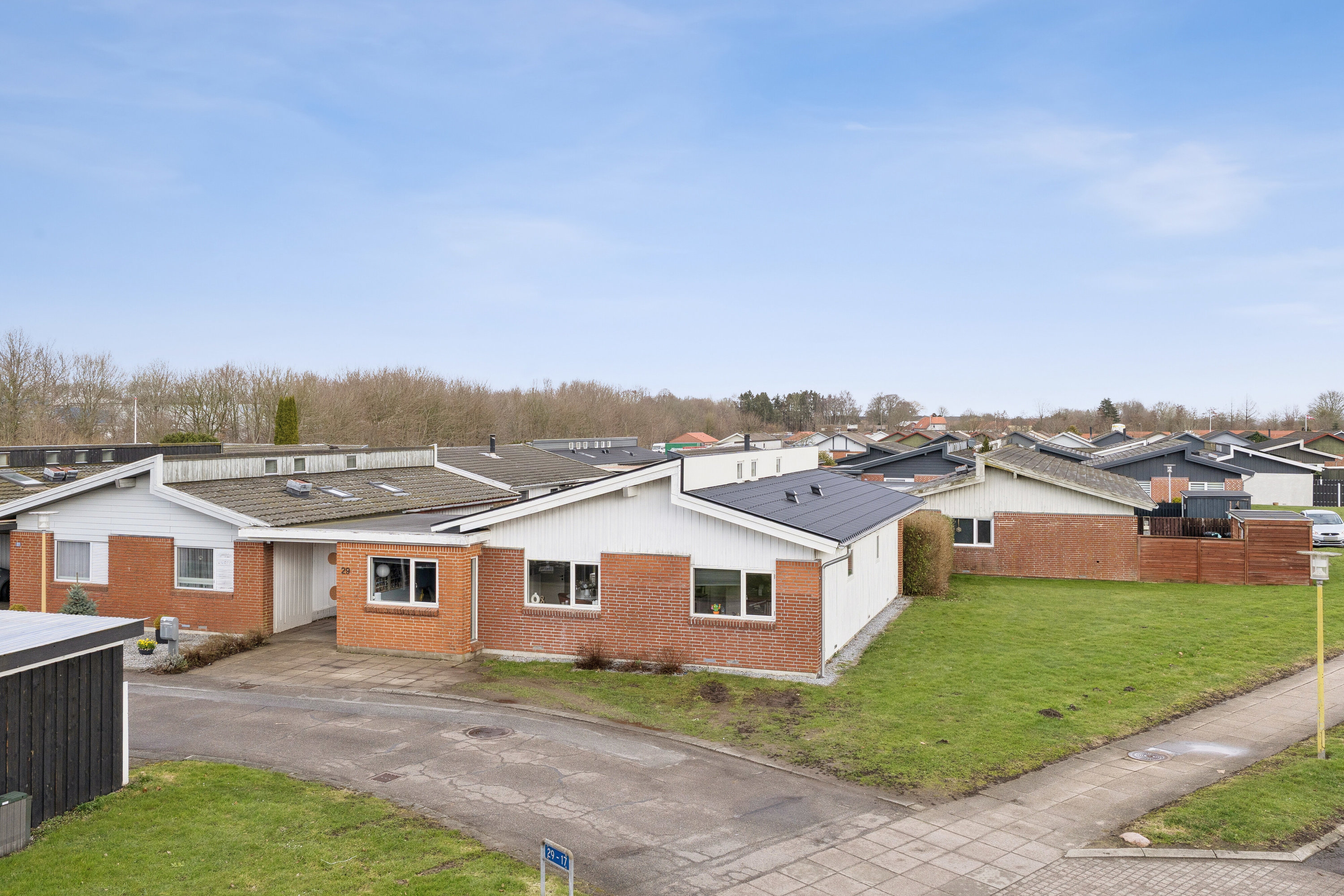 Fremhævet set fra vejen billede i fuldskærmstilstand. Billede af Toften 29, 6330 Padborg