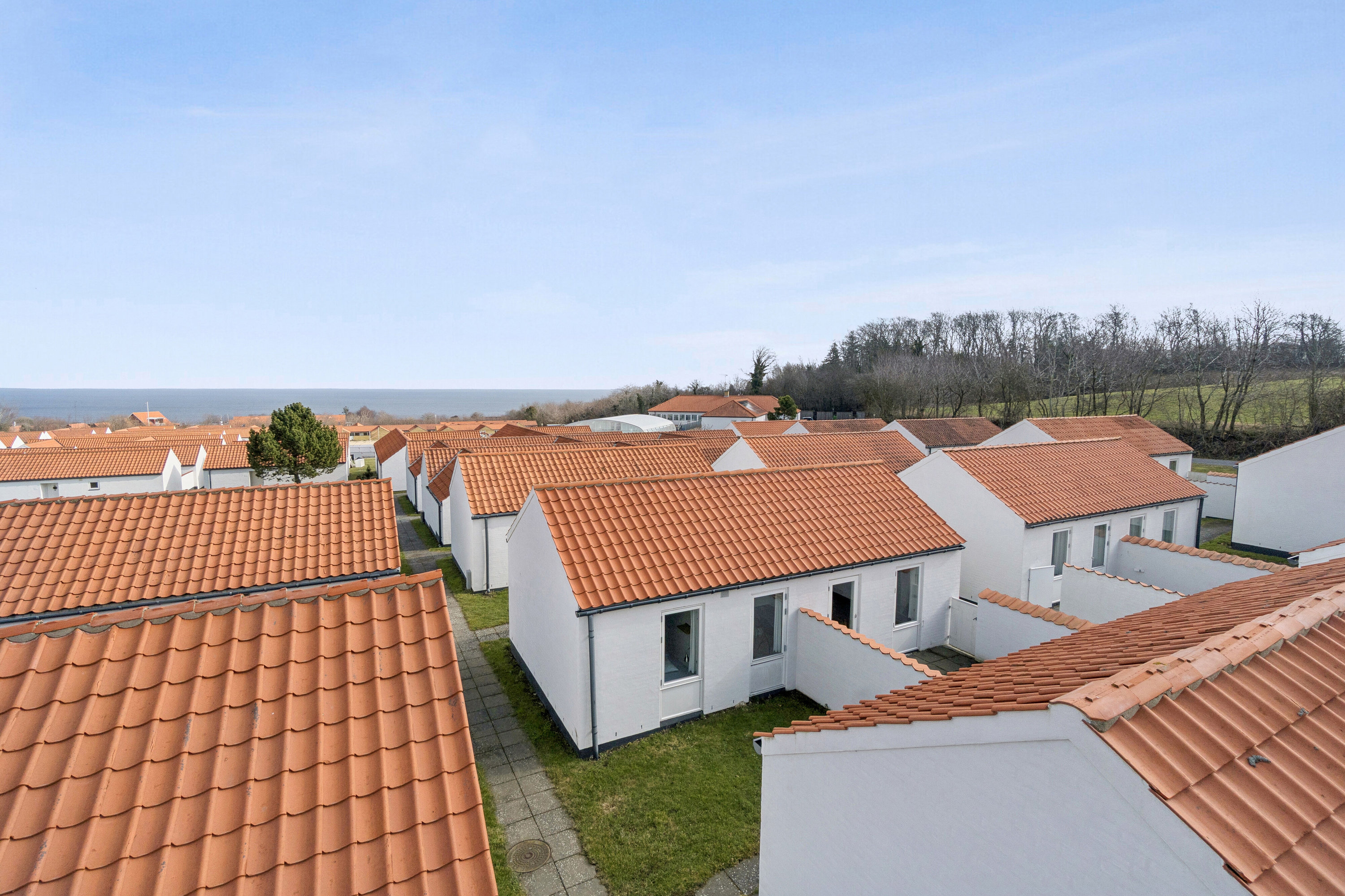 Fremhævet set fra haven billede i fuldskærmstilstand. Billede af Genvej 4, 82., 3770 Allinge