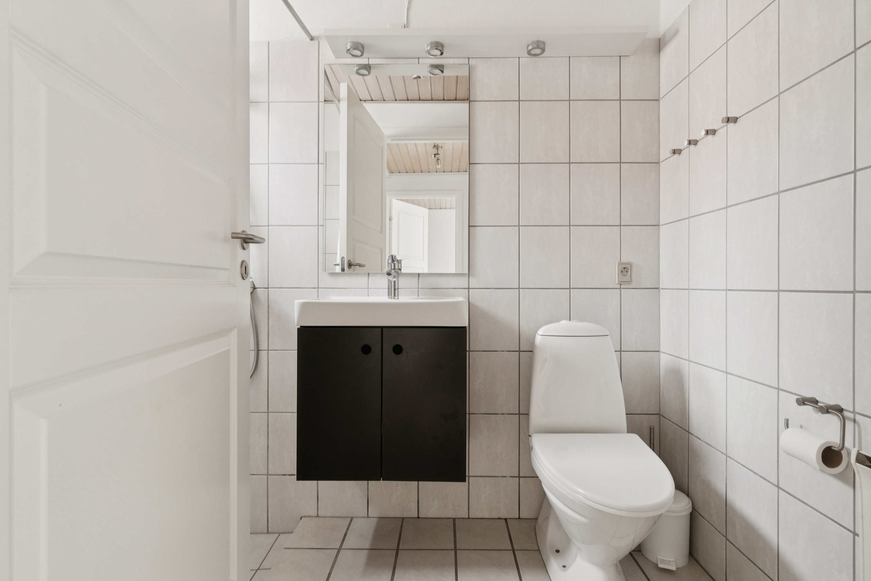 Fremhævet badeværelse billede i fuldskærmstilstand. Billede af Genvej 4, 82., 3770 Allinge