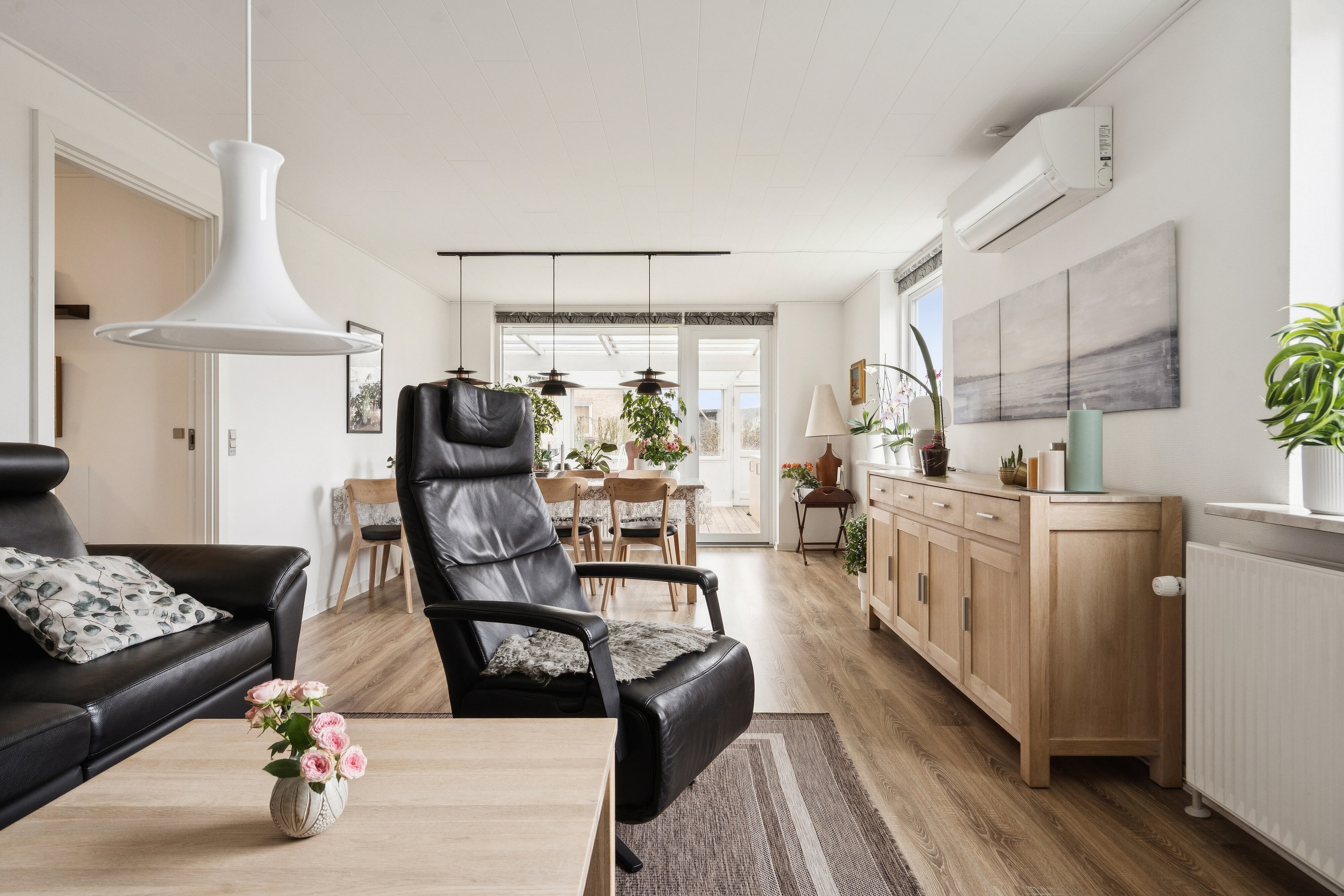 Fremhævet stue billede i fuldskærmstilstand. Billede af Almstrupvej 13, Uge, 6360 Tinglev