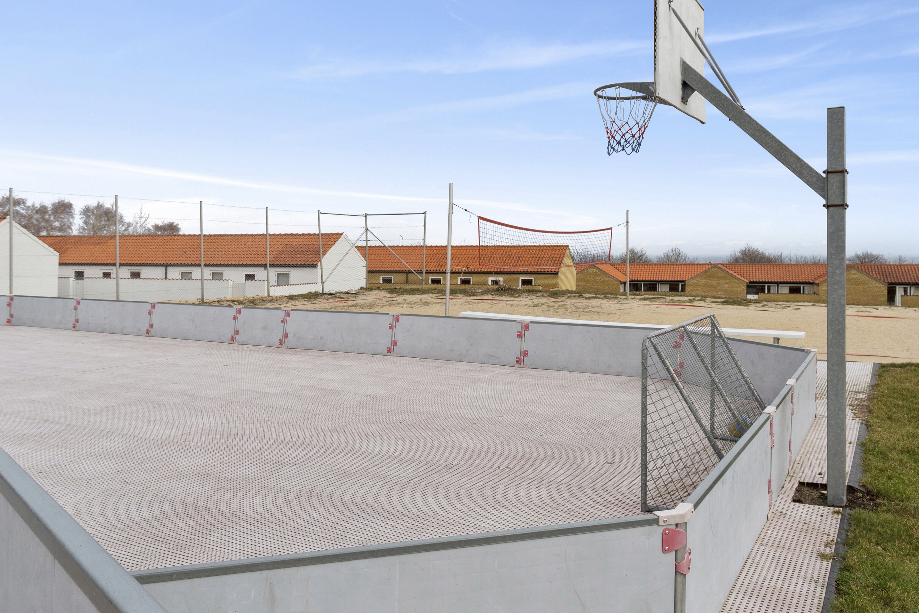 Fremhævet udendørs billede i fuldskærmstilstand. Billede af Genvej 4, 80., Allinge, 3770 Allinge