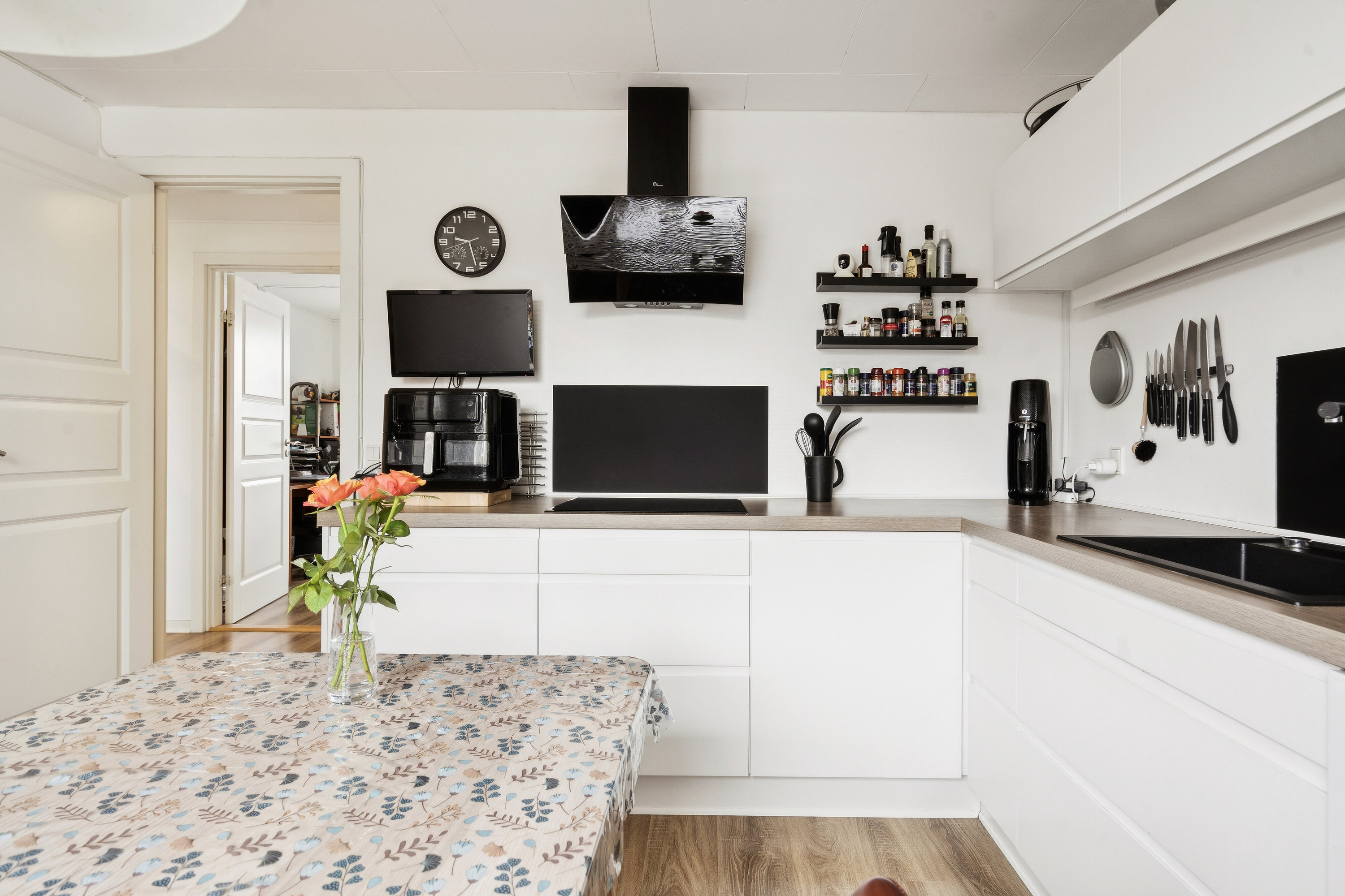 Fremhævet køkken billede i fuldskærmstilstand. Billede af Almstrupvej 13, Uge, 6360 Tinglev