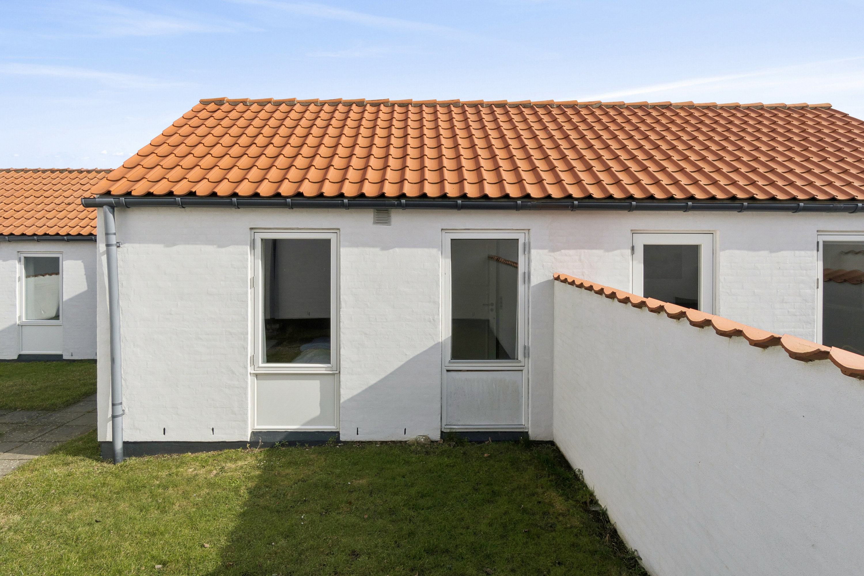 Fremhævet set fra haven billede i fuldskærmstilstand. Billede af Genvej 4, 82., 3770 Allinge