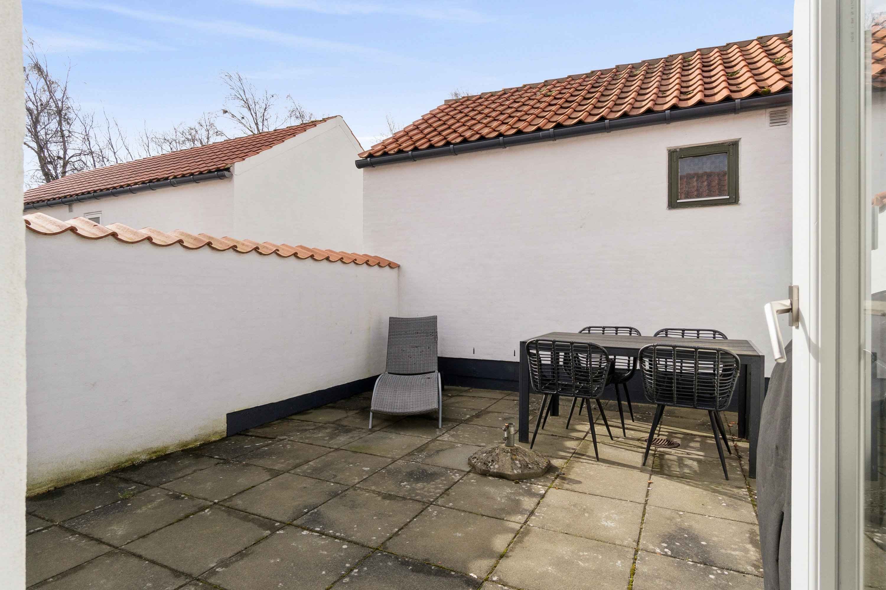 Fremhævet baghave billede i fuldskærmstilstand. Billede af Genvej 4, 82., 3770 Allinge