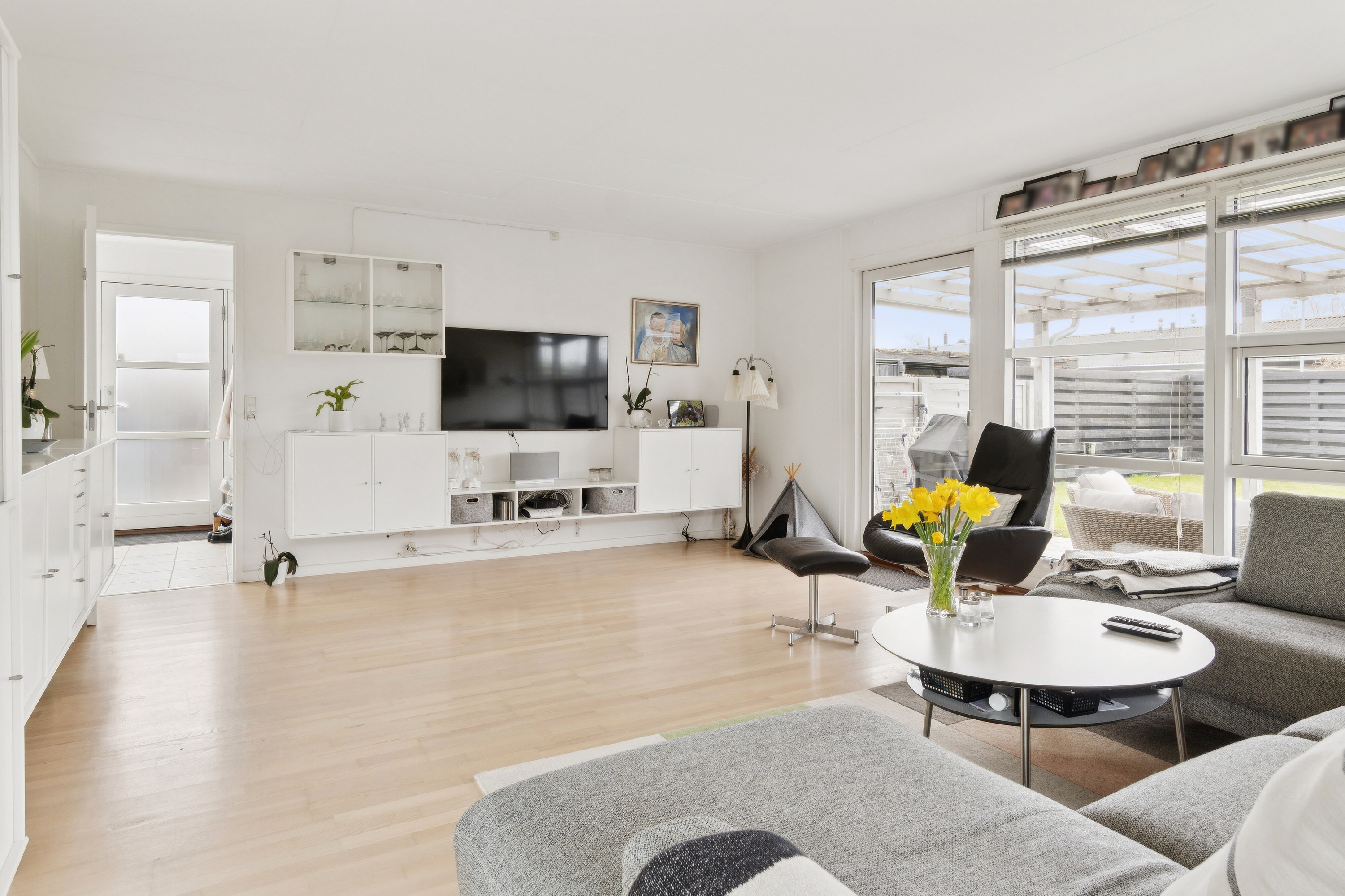 Fremhævet stue billede i fuldskærmstilstand. Billede af Nørbyholm 16, 2650 Hvidovre