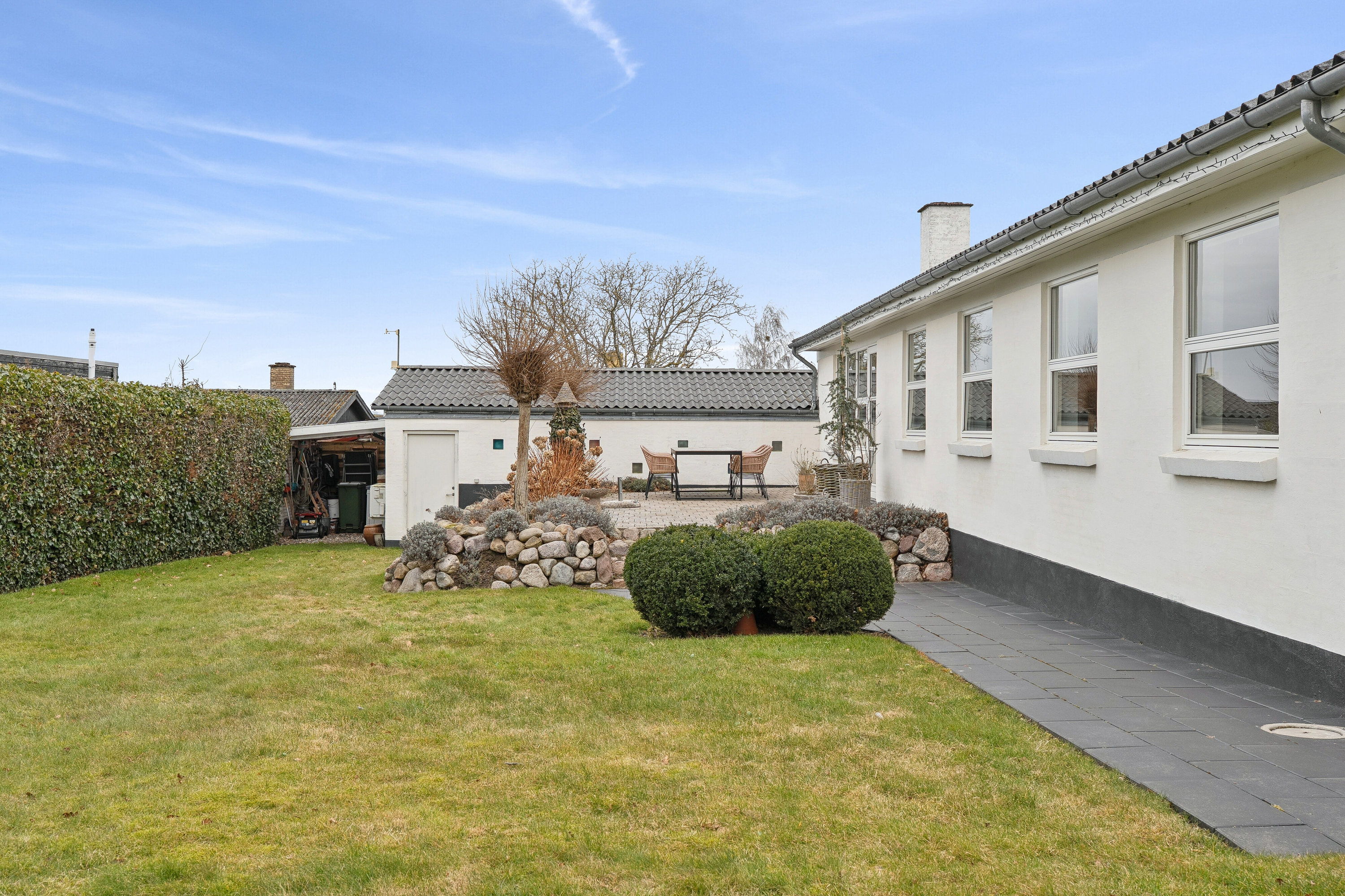 Fremhævet set fra haven billede i fuldskærmstilstand. Billede af Hjørnehusvej 3, 4720 Præstø