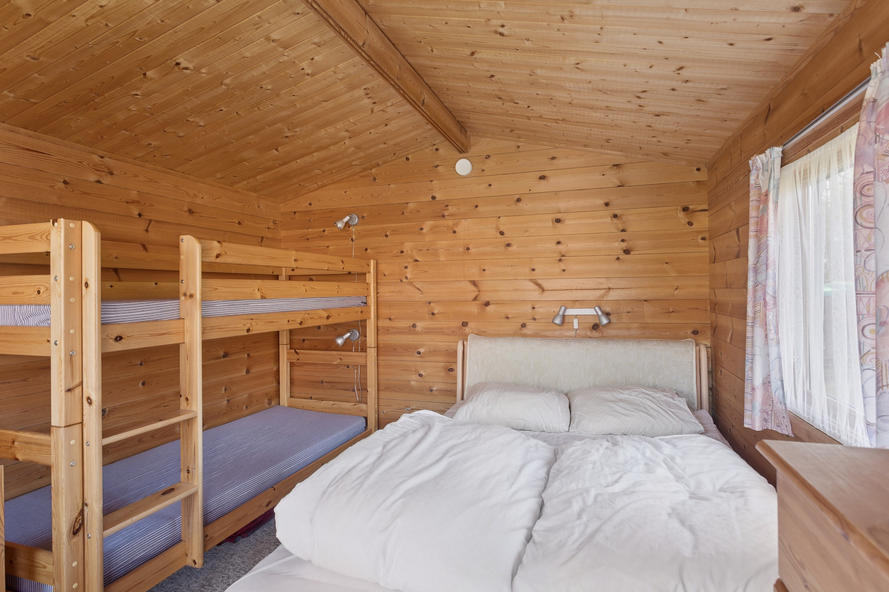 Fremhævet soveværelse billede i fuldskærmstilstand. Billede af Solsortevej 42, Draget, 7760 Hurup Thy