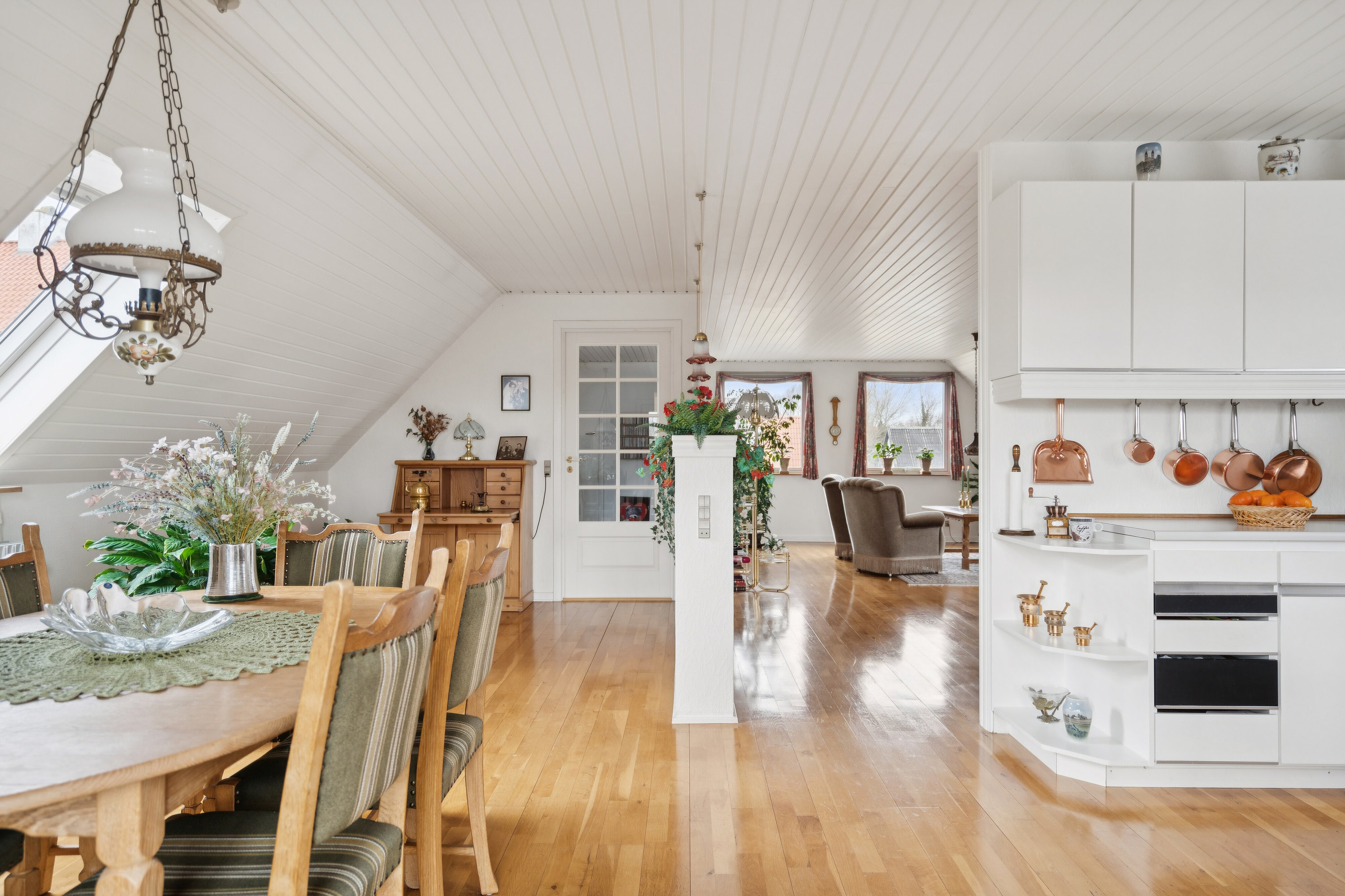 Fremhævet spisestue billede i fuldskærmstilstand. Billede af Østergade 12, 9870 Sindal