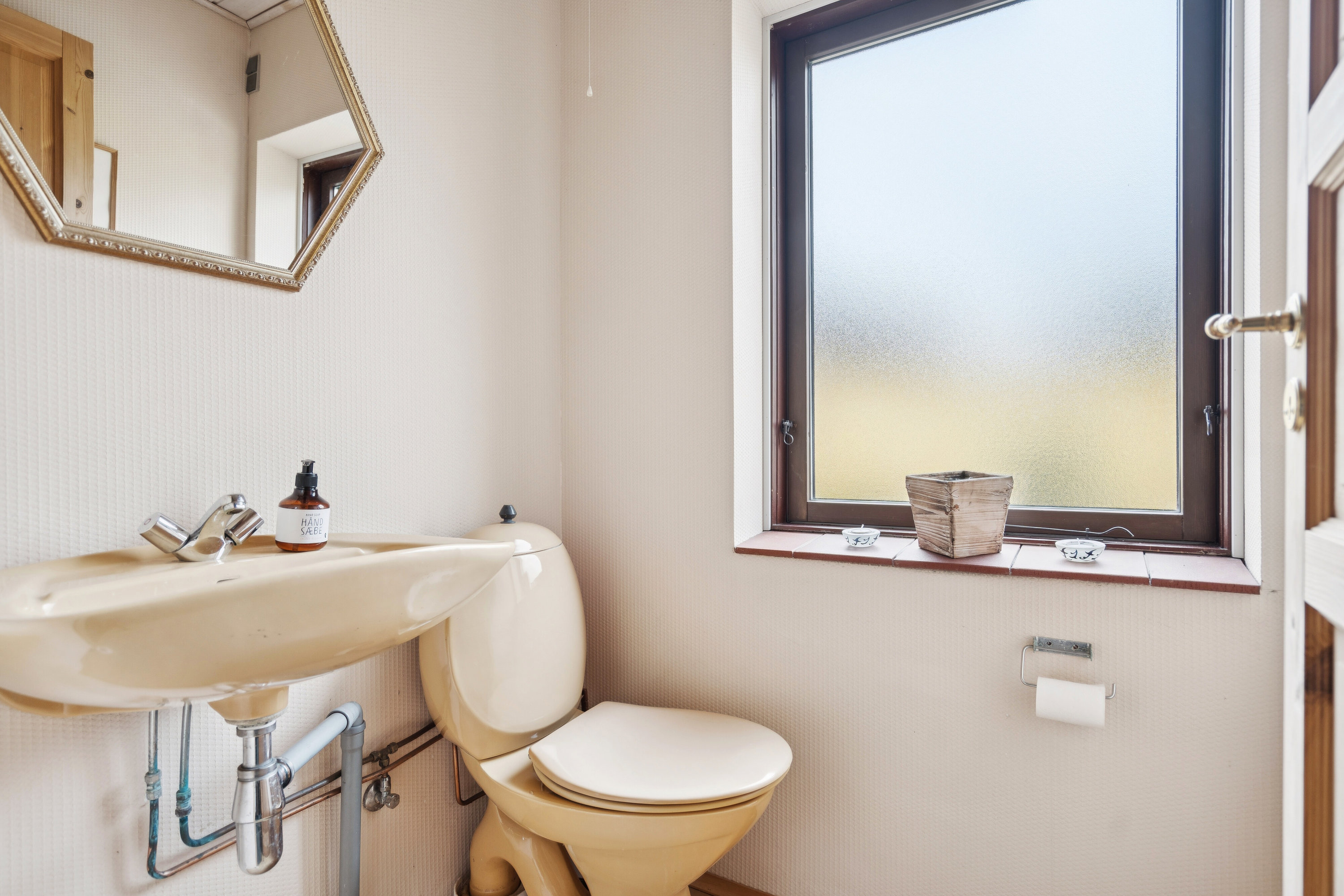 Fremhævet badeværelse billede i fuldskærmstilstand. Billede af Østergade 12, 9870 Sindal