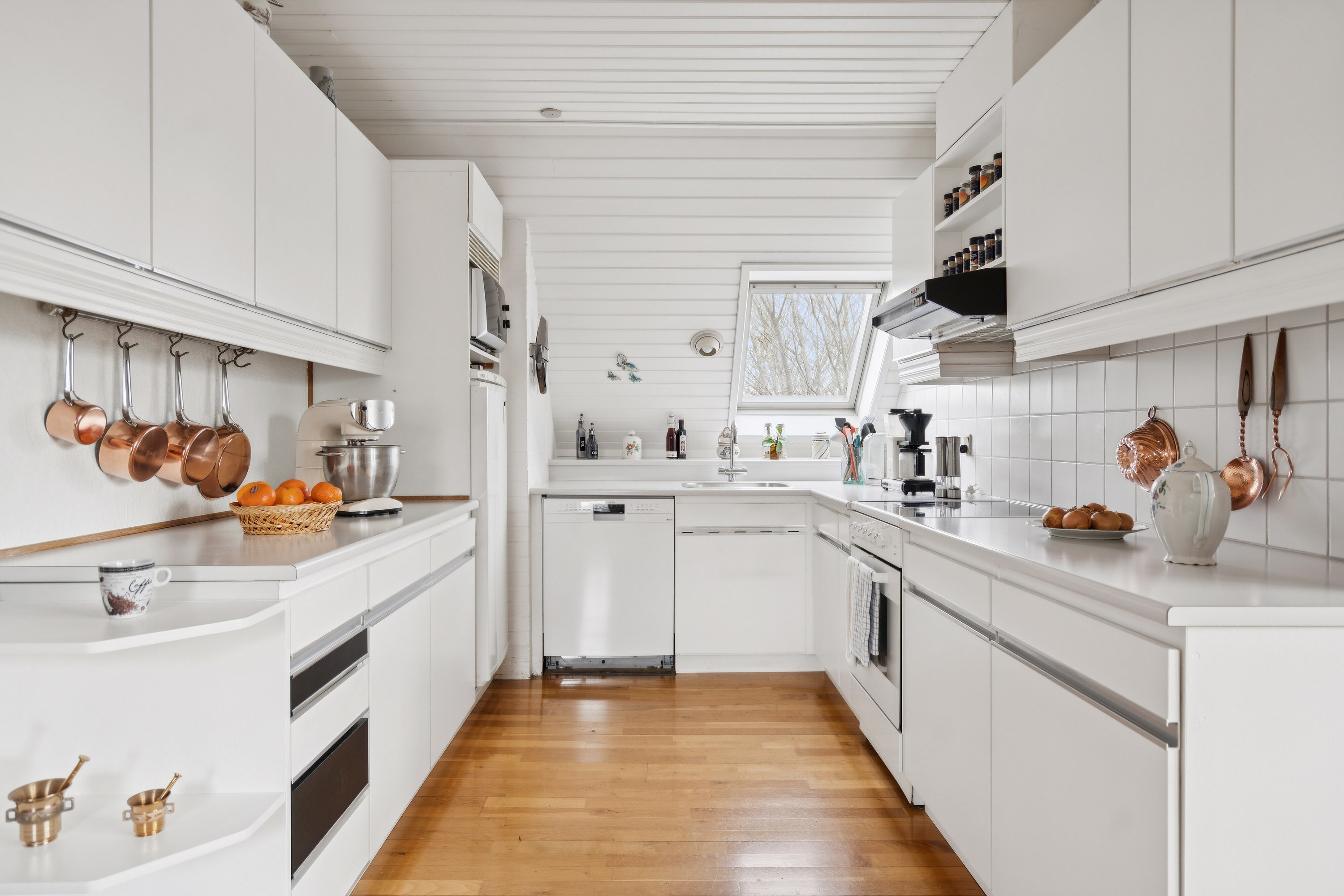 Fremhævet køkken billede i fuldskærmstilstand. Billede af Østergade 12, 9870 Sindal