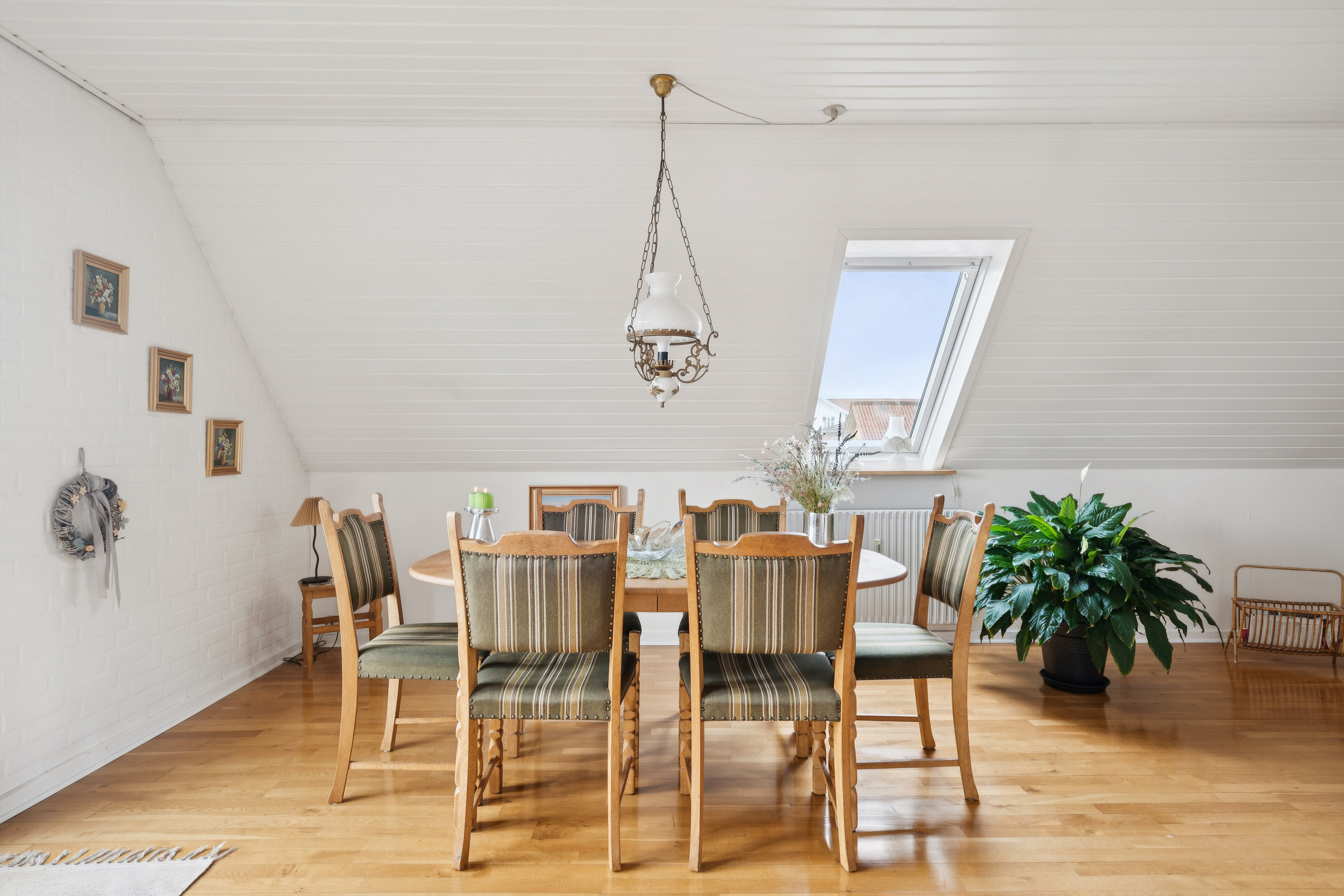 Fremhævet spisestue billede i fuldskærmstilstand. Billede af Østergade 12, 9870 Sindal