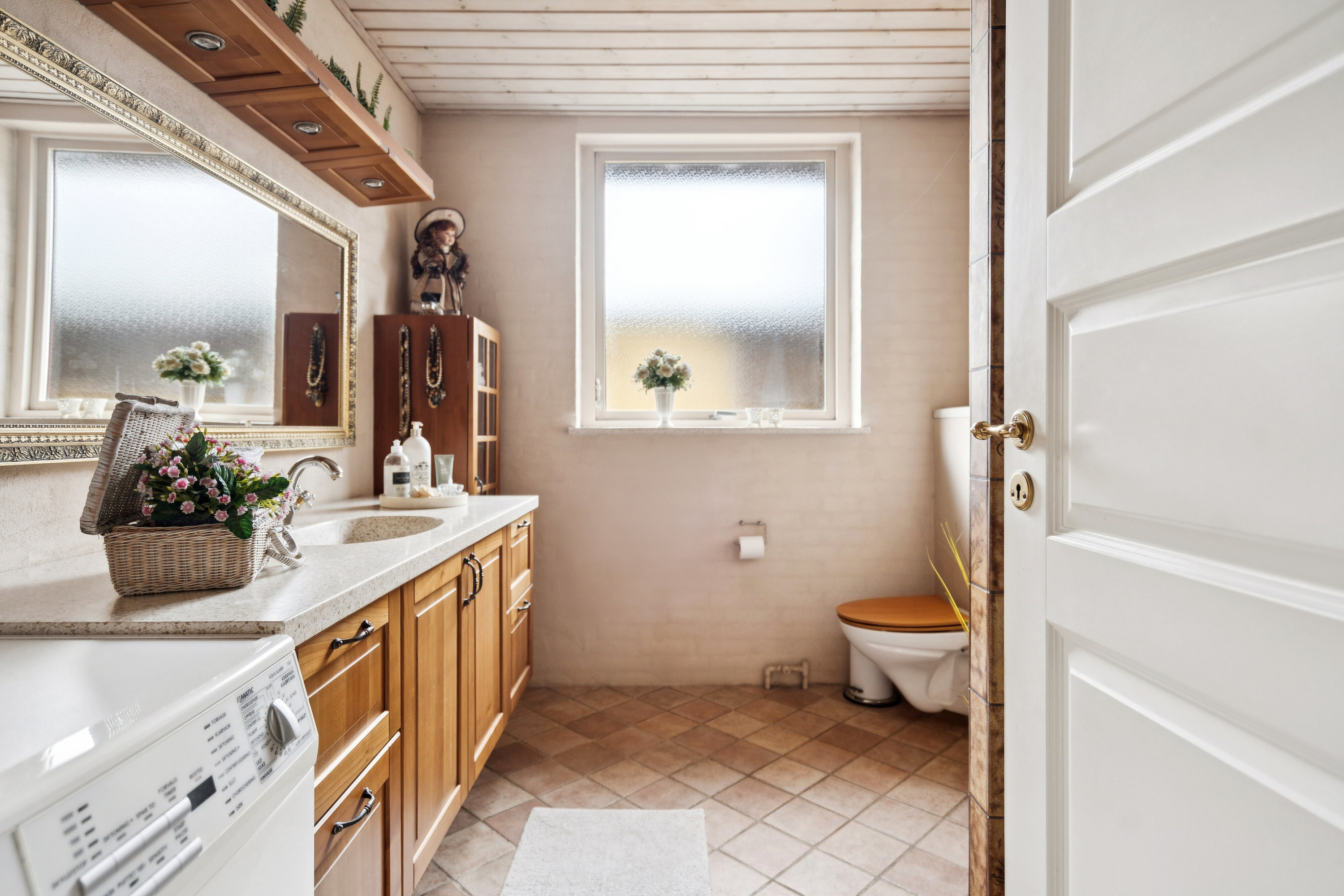 Fremhævet badeværelse billede i fuldskærmstilstand. Billede af Østergade 12, 9870 Sindal