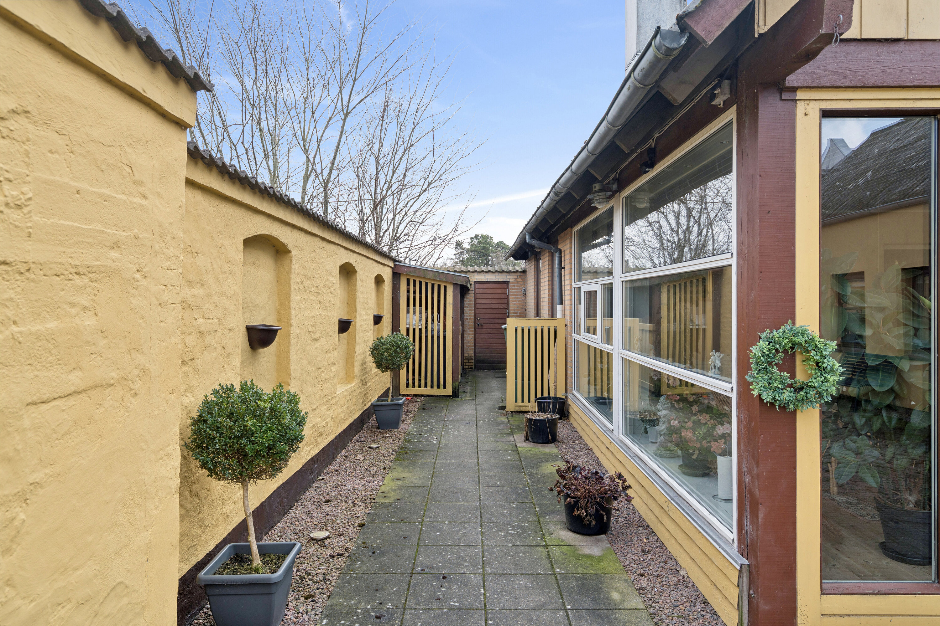 Fremhævet udendørs billede i fuldskærmstilstand. Billede af Østergade 12, 9870 Sindal