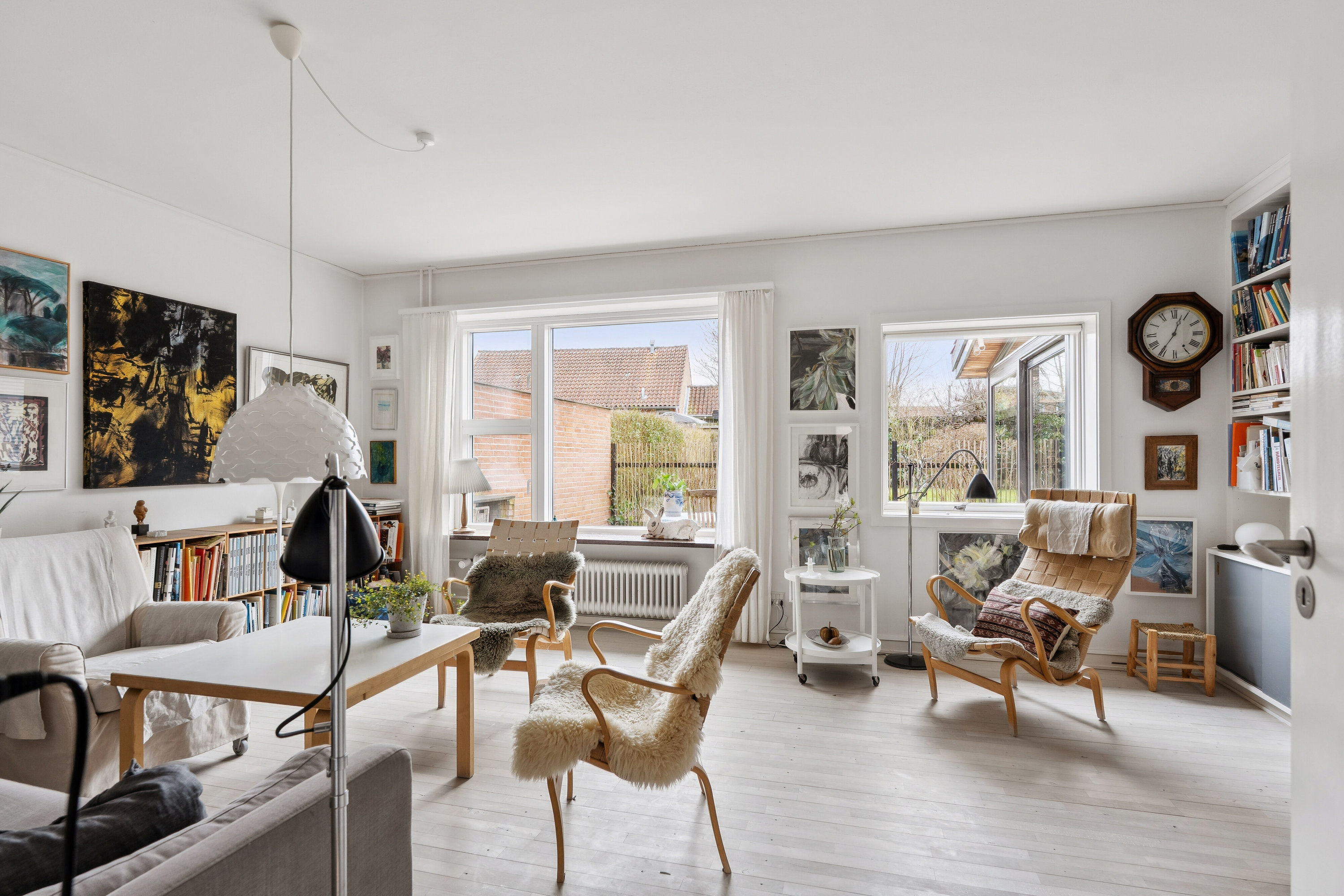 Fremhævet stue billede i fuldskærmstilstand. Billede af Kvædevej 81, 2830 Virum