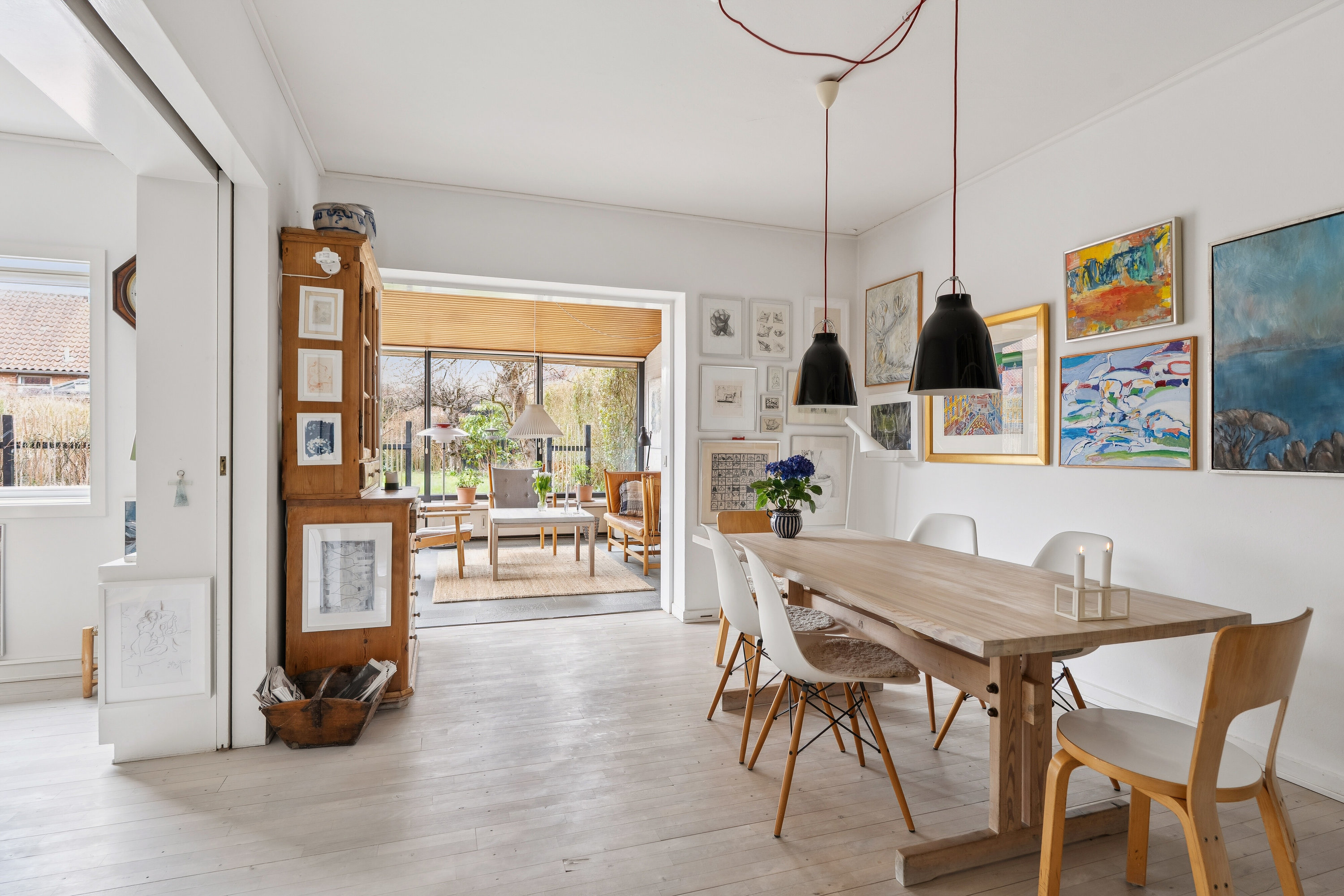 Fremhævet spisestue billede i fuldskærmstilstand. Billede af Kvædevej 81, 2830 Virum