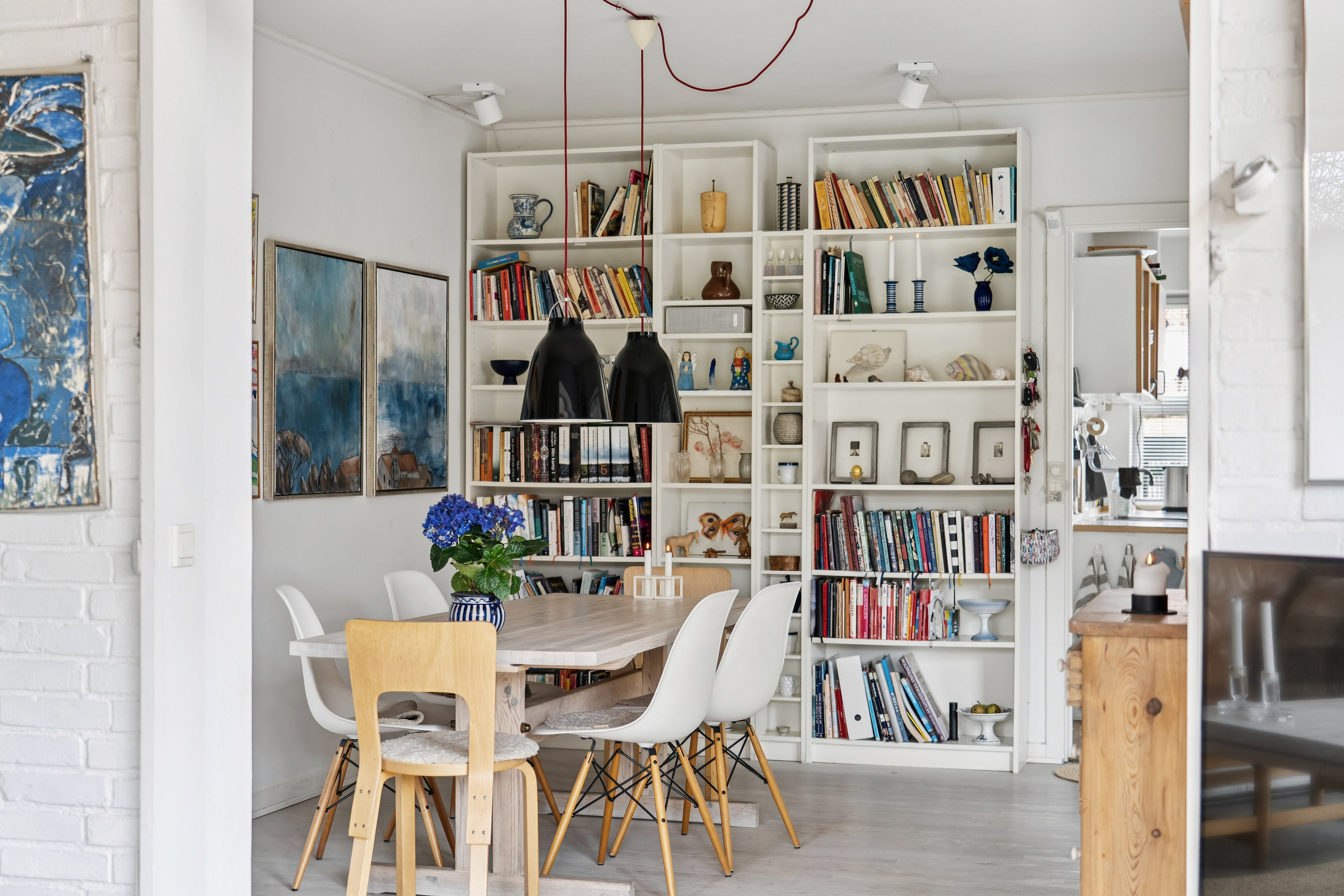 Fremhævet stue billede i fuldskærmstilstand. Billede af Kvædevej 81, 2830 Virum