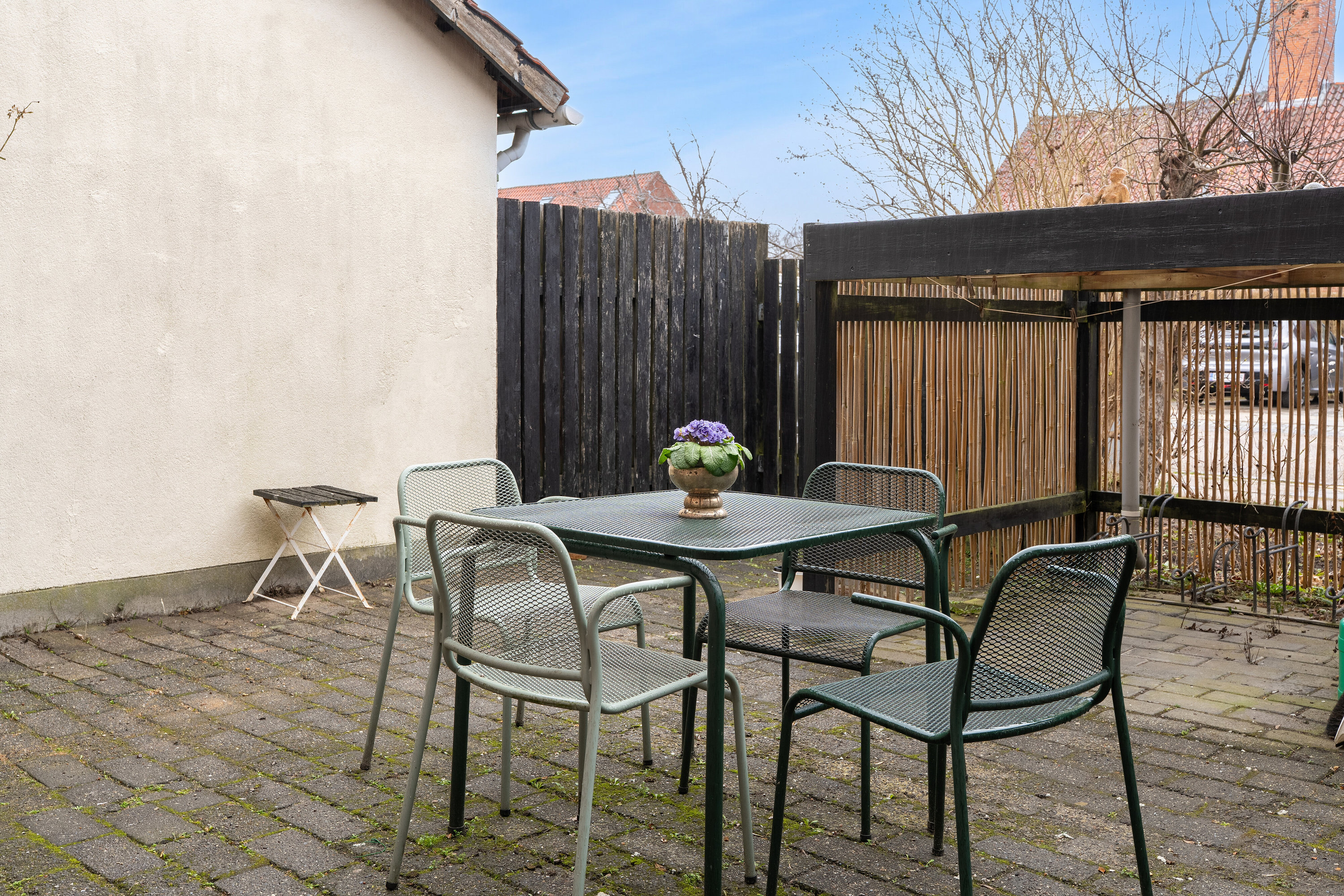 Fremhævet udendørs billede i fuldskærmstilstand. Billede af Kvædevej 81, 2830 Virum