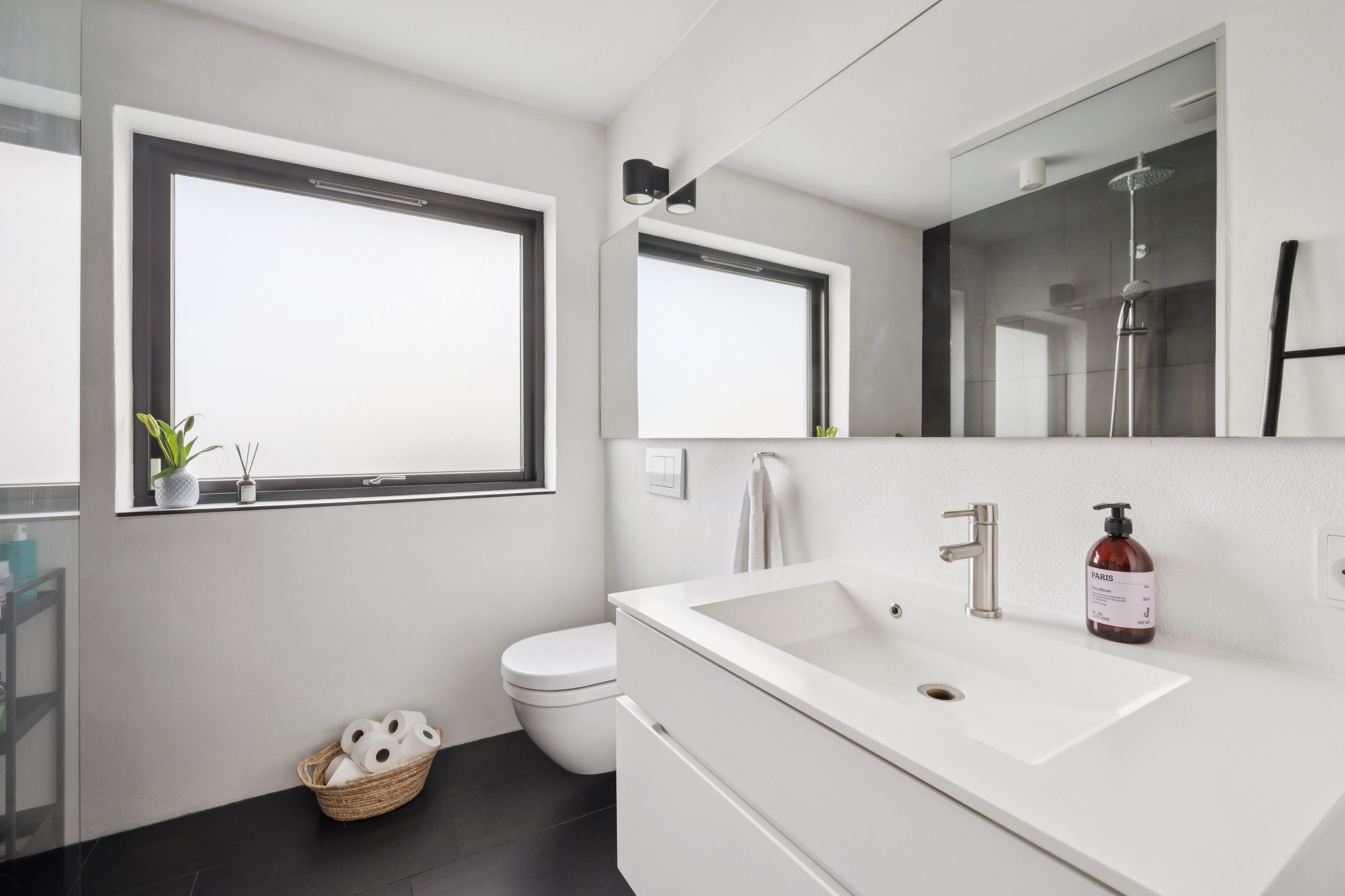 Fremhævet badeværelse billede i fuldskærmstilstand. Billede af Visselbjergvej 5, 8250 Egå