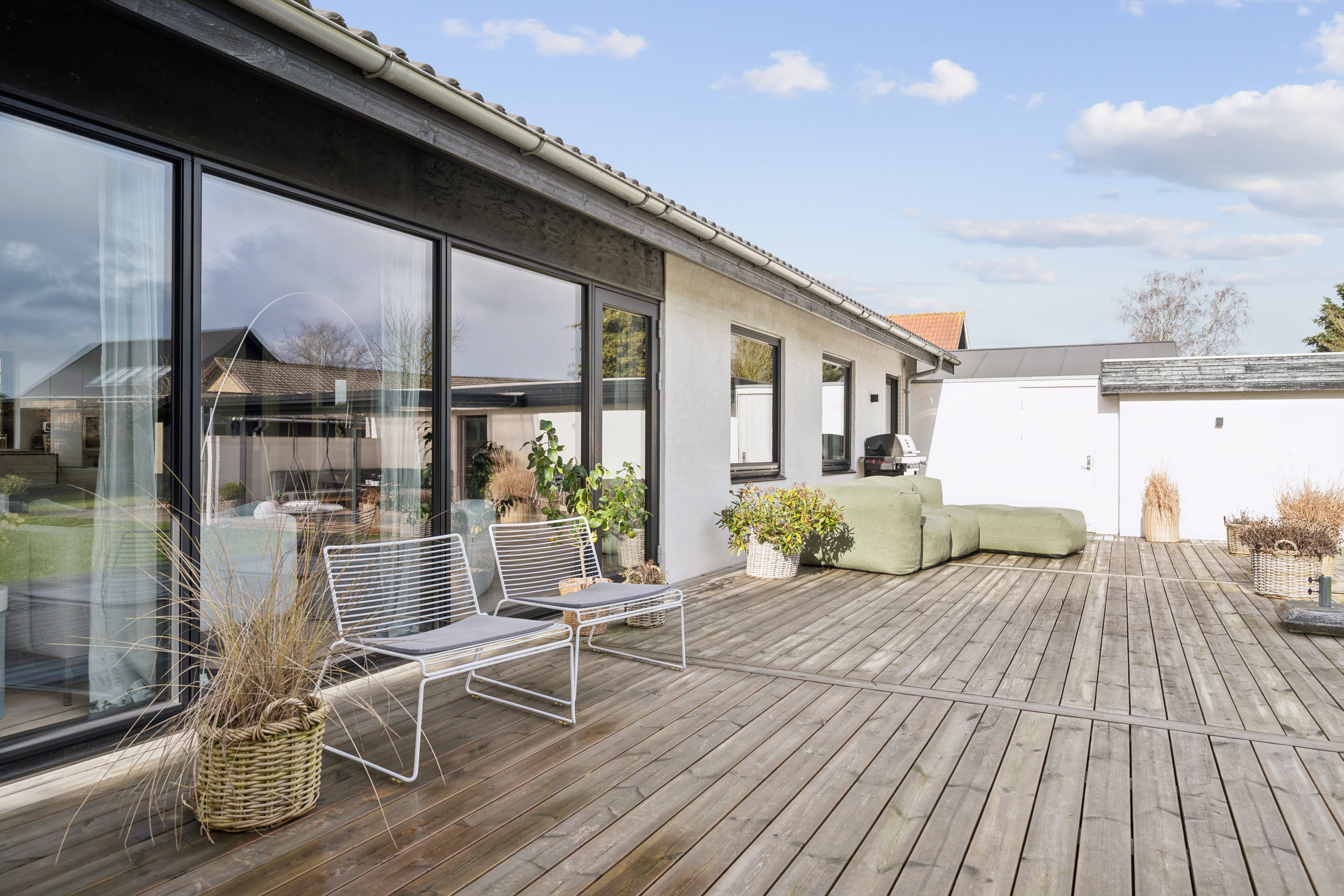 Fremhævet terrasse billede i fuldskærmstilstand. Billede af Visselbjergvej 5, 8250 Egå