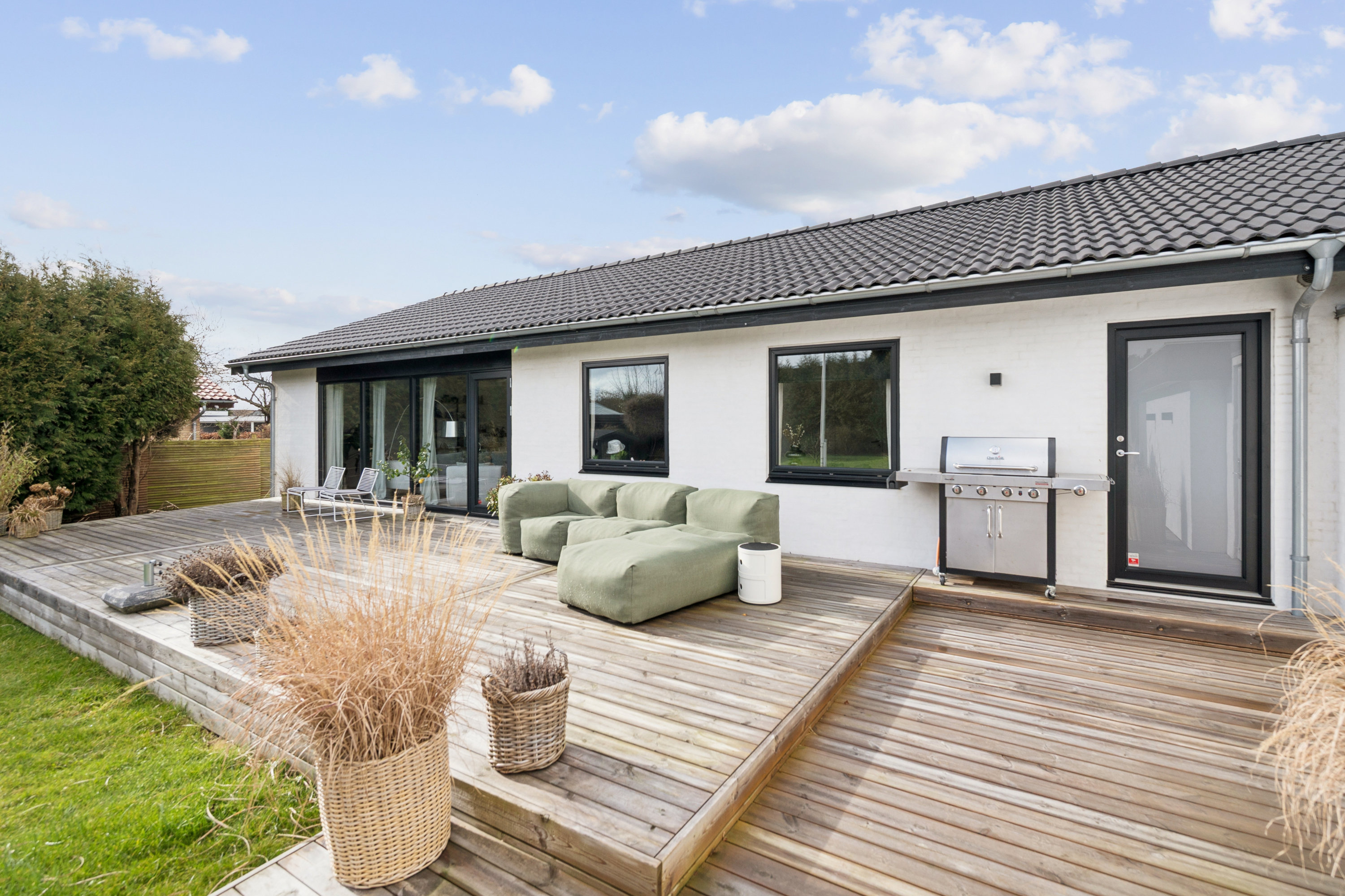 Fremhævet terrasse billede i fuldskærmstilstand. Billede af Visselbjergvej 5, 8250 Egå