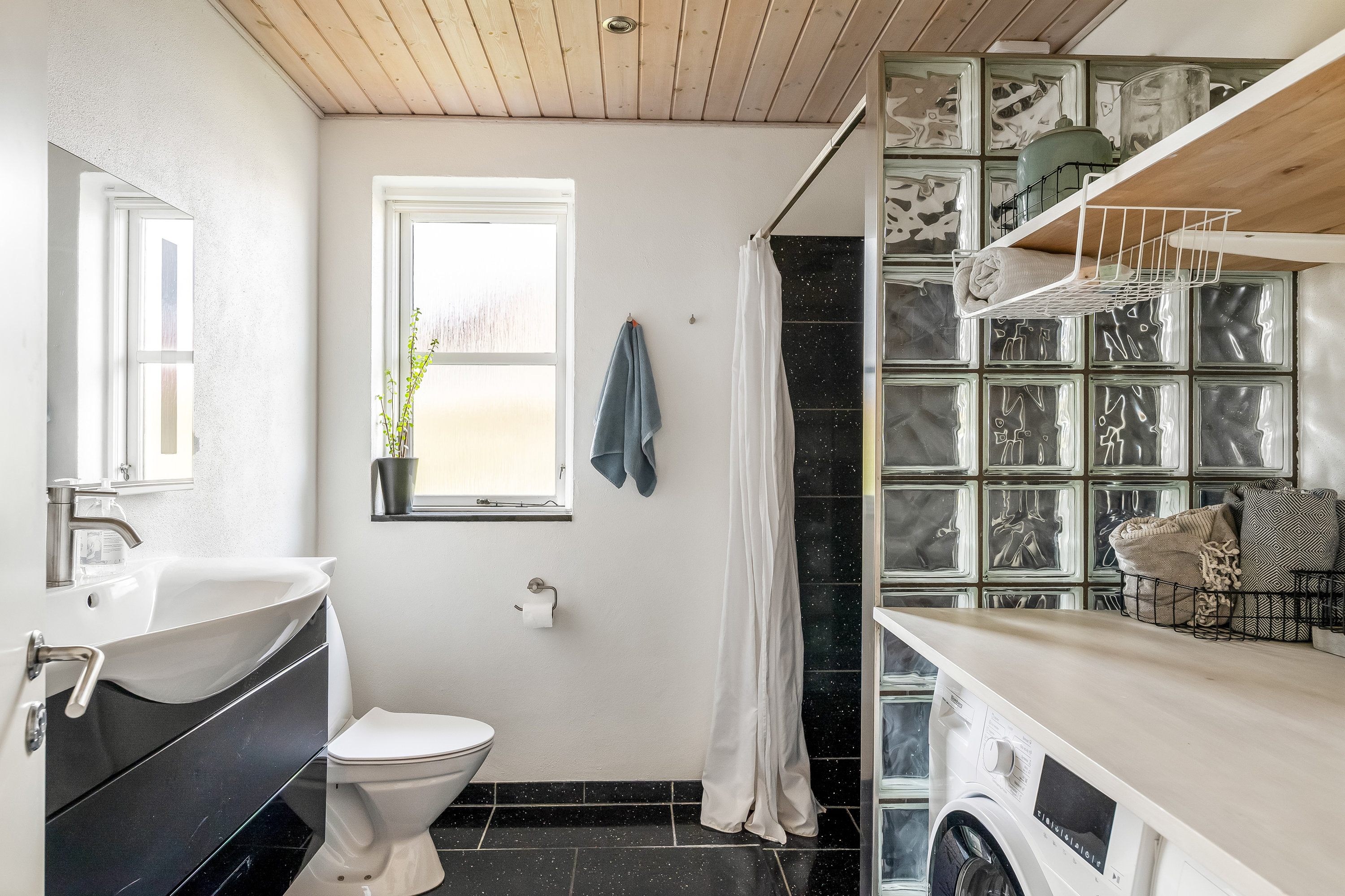 Fremhævet badeværelse billede i fuldskærmstilstand. Billede af Storåvej 24, 7400 Herning