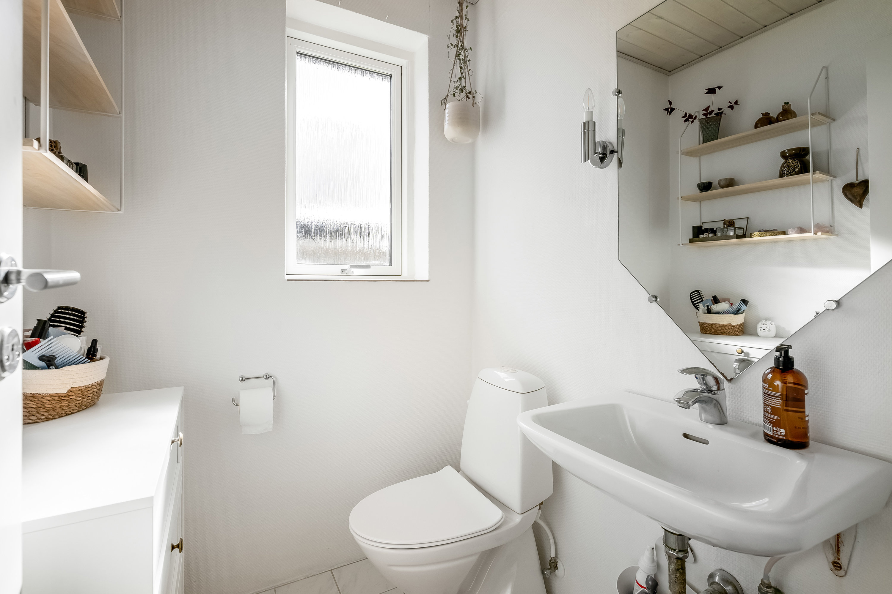 Fremhævet gæstetoilet billede i fuldskærmstilstand. Billede af Storåvej 24, 7400 Herning