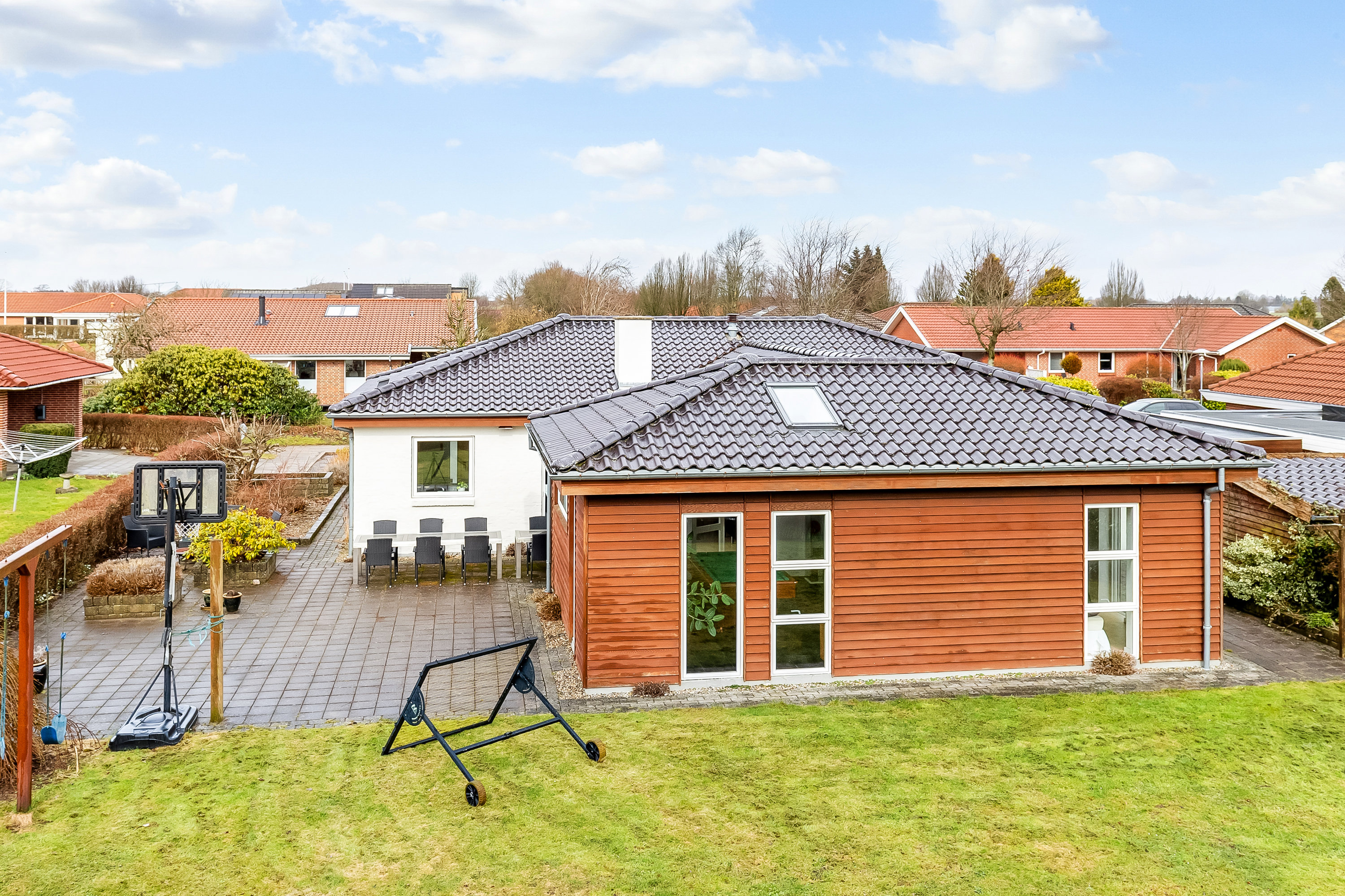 Fremhævet mastefoto billede i fuldskærmstilstand. Billede af Anton Berntsen Vej 19, Bredsten, 7182 Bredsten