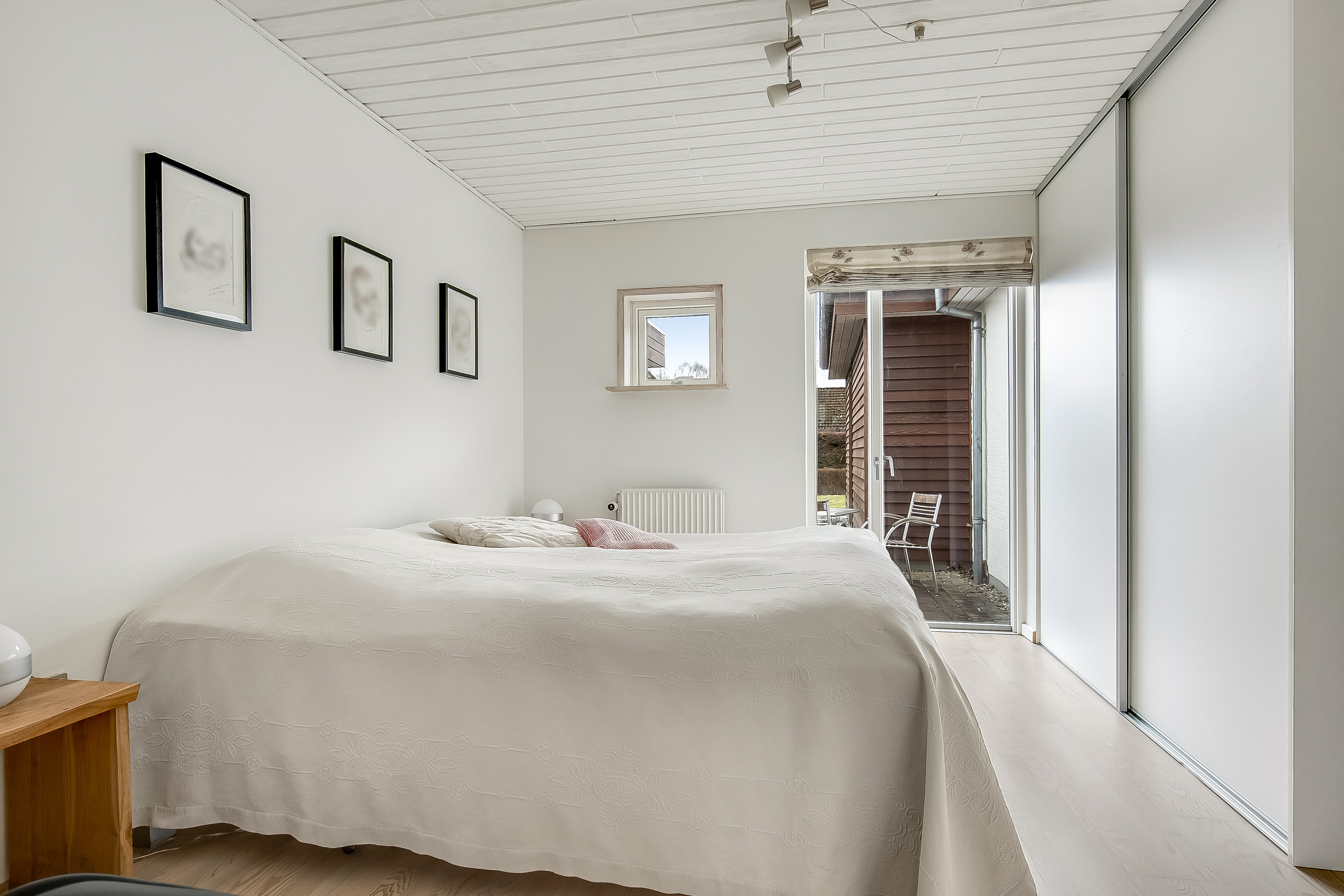 Fremhævet soveværelse billede i fuldskærmstilstand. Billede af Anton Berntsen Vej 19, Bredsten, 7182 Bredsten