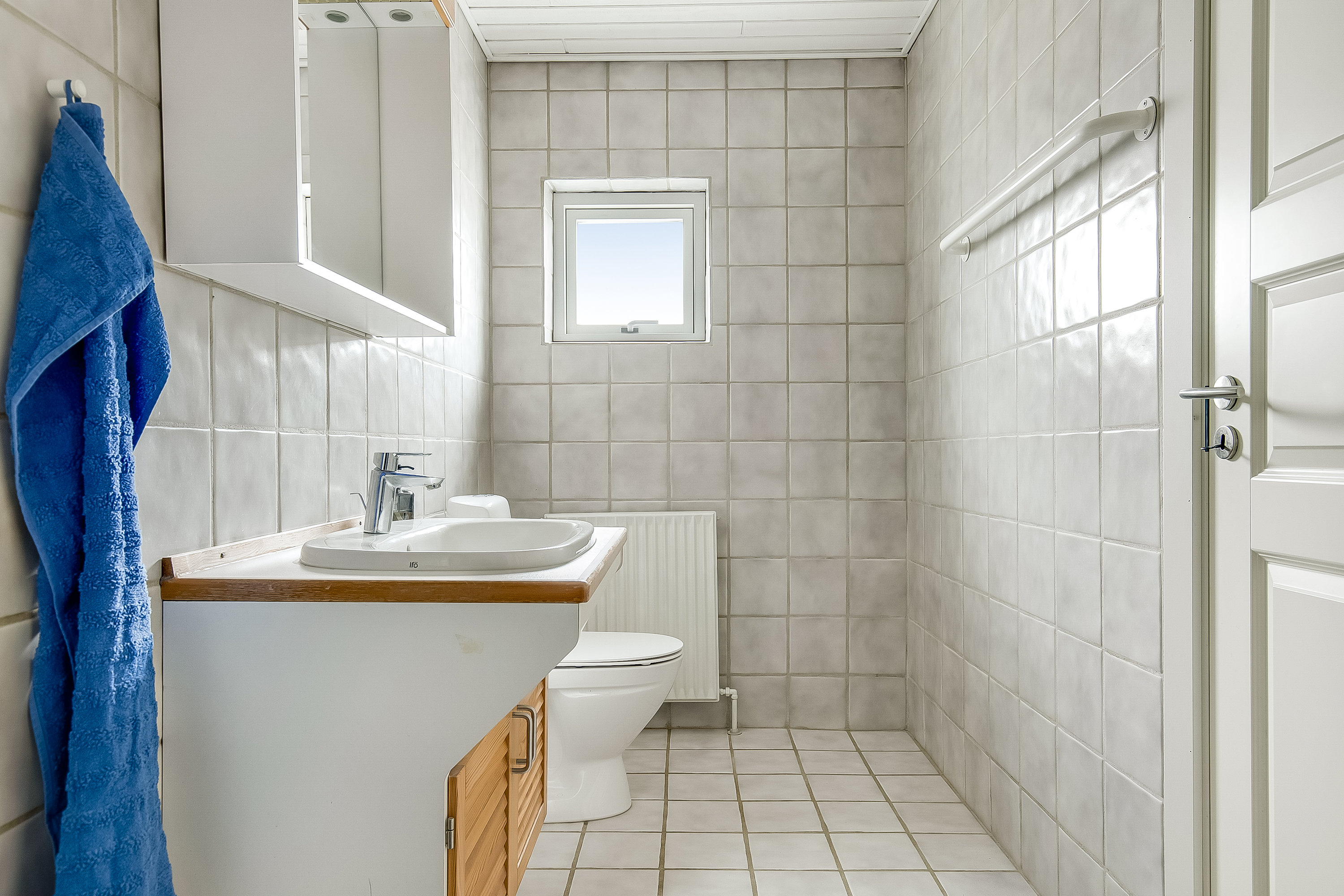 Fremhævet badeværelse billede i fuldskærmstilstand. Billede af Anton Berntsen Vej 19, Bredsten, 7182 Bredsten