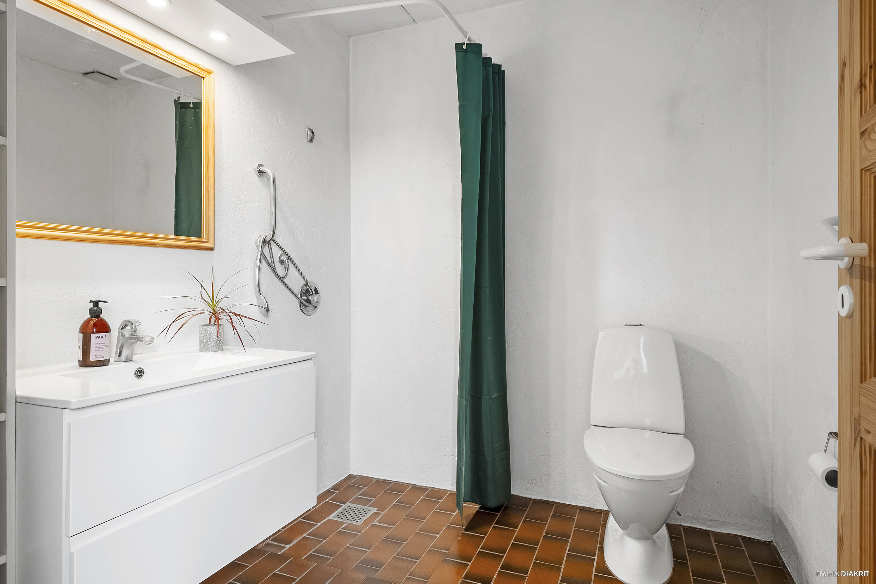 Fremhævet badeværelse billede i fuldskærmstilstand. Billede af Egehovedet 31, Hou, 8300 Odder