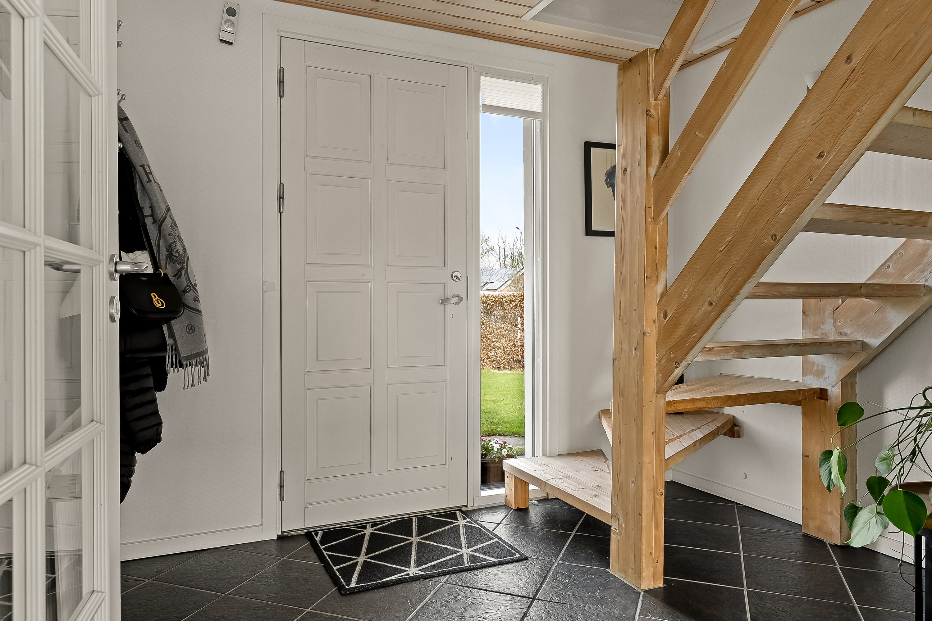 Fremhævet entré billede i fuldskærmstilstand. Billede af Johan Skjoldborg Vej 10, 7182 Bredsten