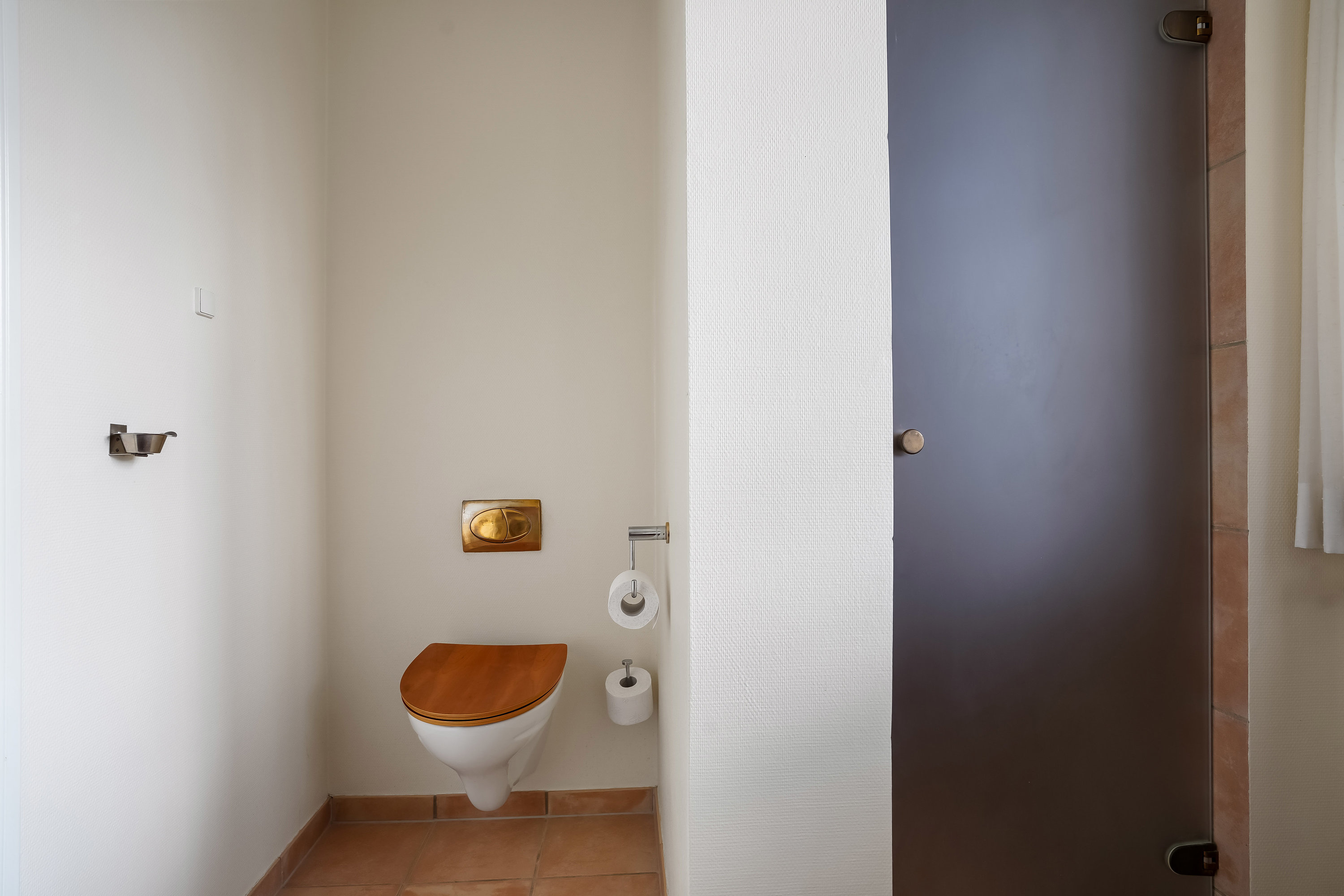 Fremhævet toilet billede i fuldskærmstilstand. Billede af Ved Stranden 2, 5300 Kerteminde