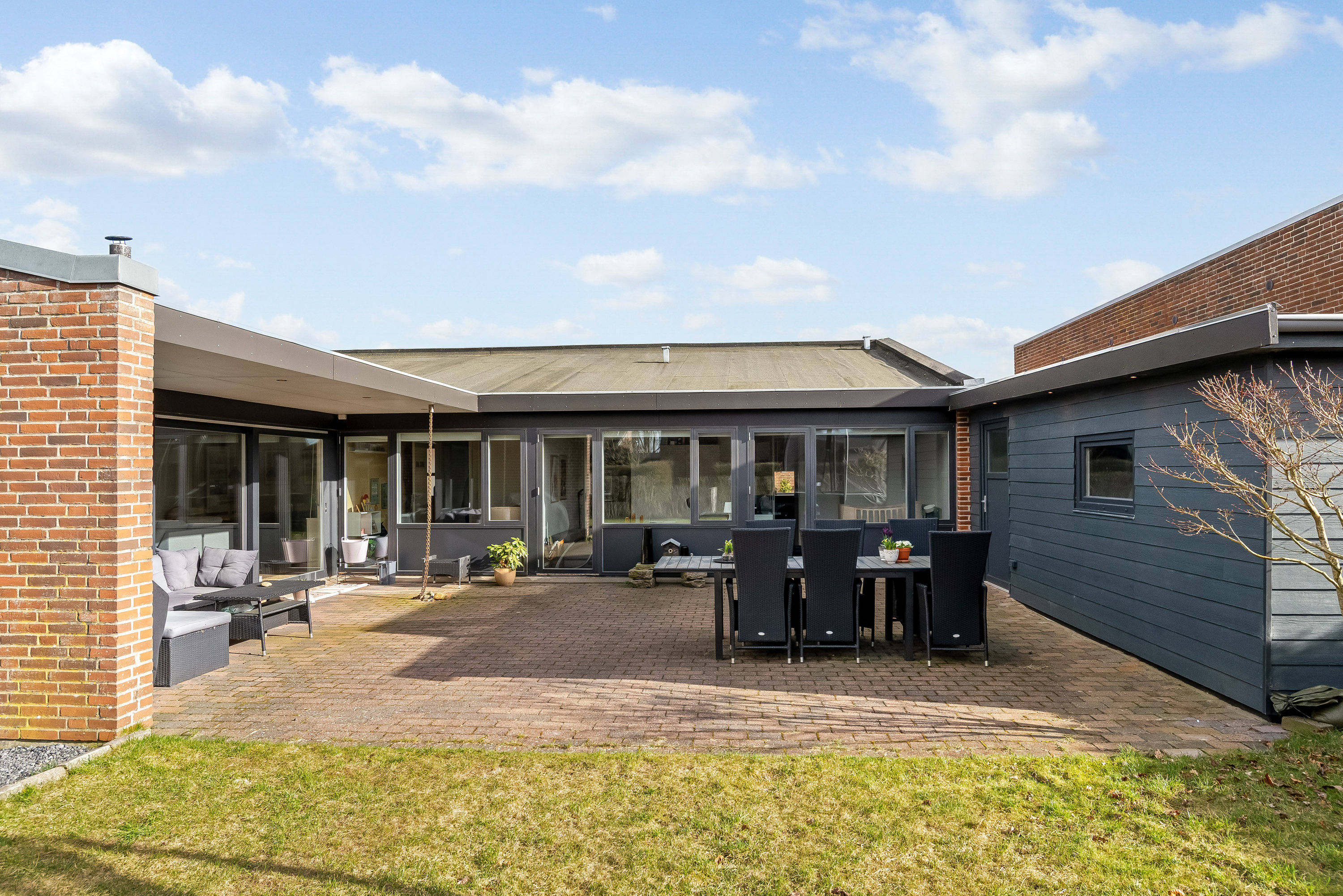 Fremhævet gårdhave billede i fuldskærmstilstand. Billede af Bachsvej 48, 7500 Holstebro