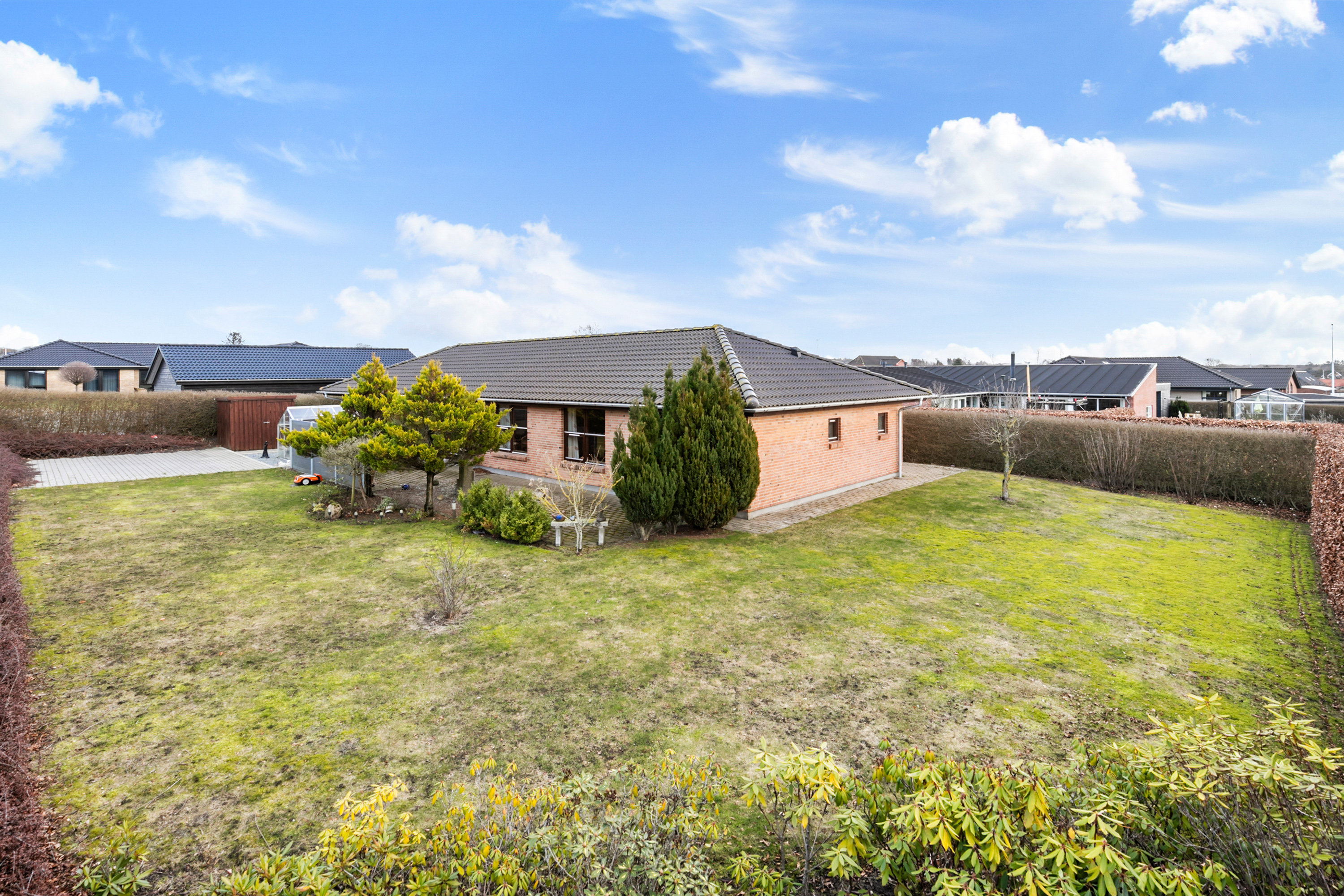 Fremhævet facade billede i fuldskærmstilstand. Billede af Rugmarken 166, 9690 Fjerritslev