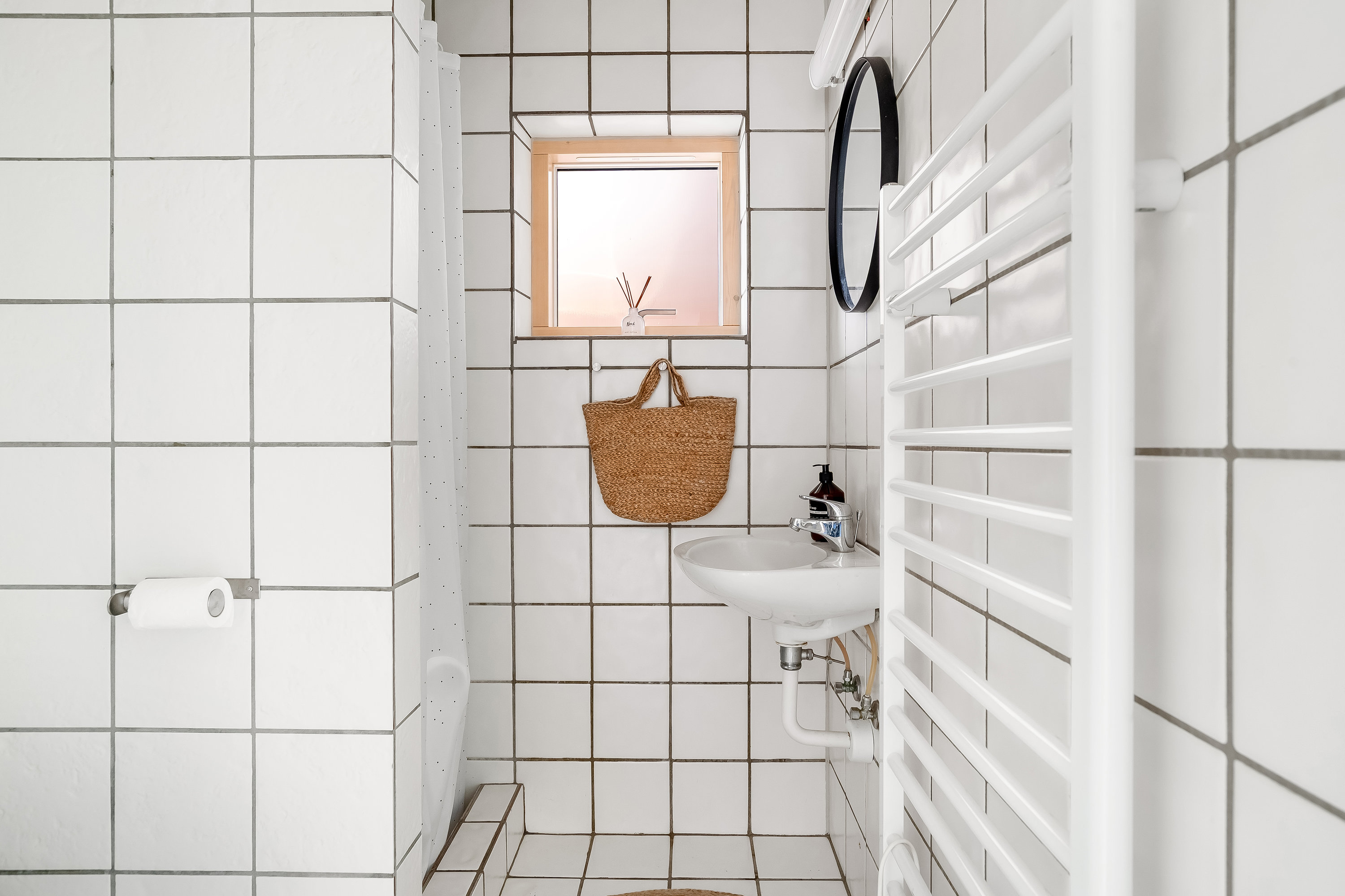 Fremhævet badeværelse billede i fuldskærmstilstand. Billede af Bachsvej 48, 7500 Holstebro