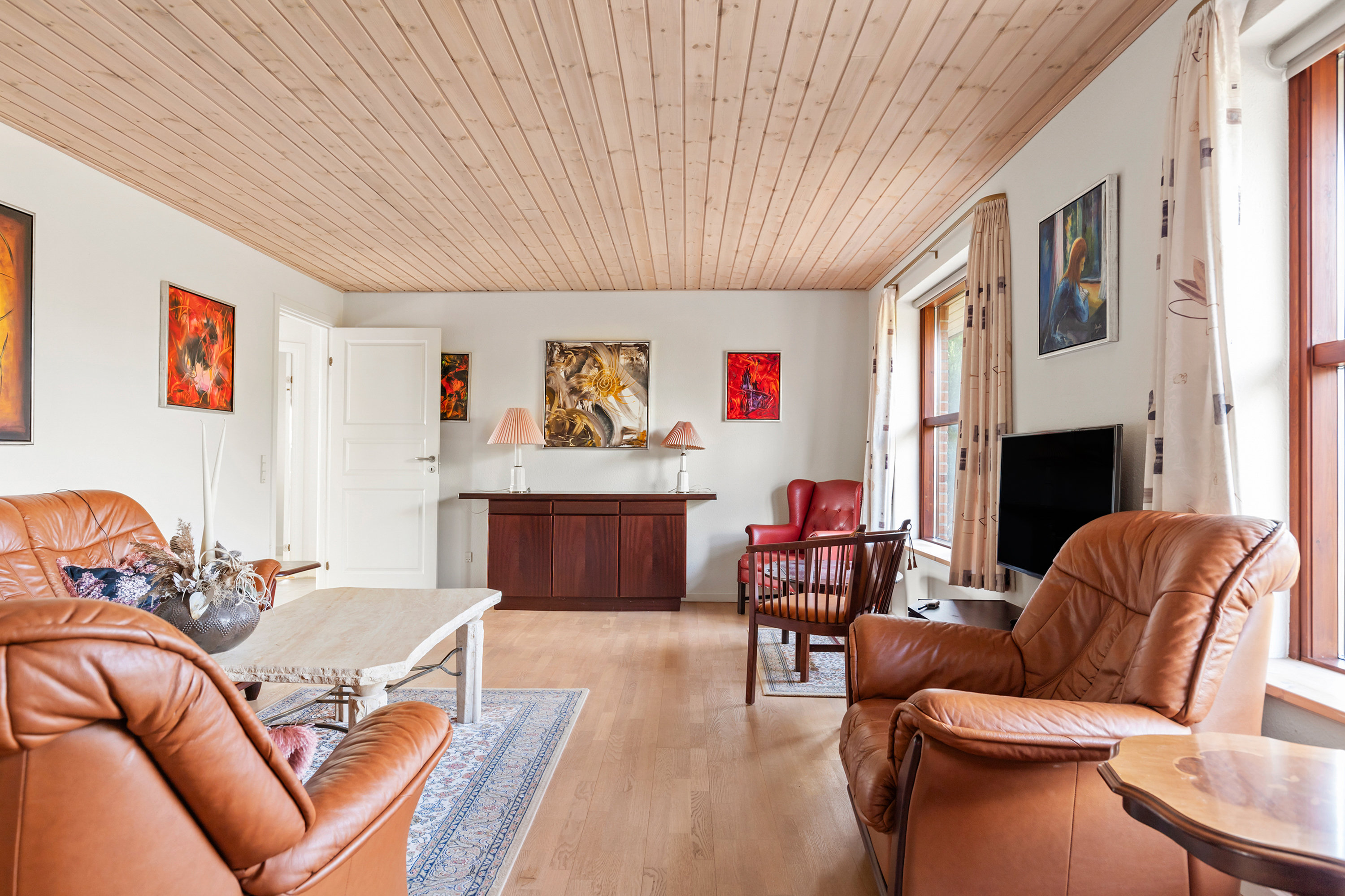 Fremhævet stue billede i fuldskærmstilstand. Billede af Rugmarken 166, 9690 Fjerritslev