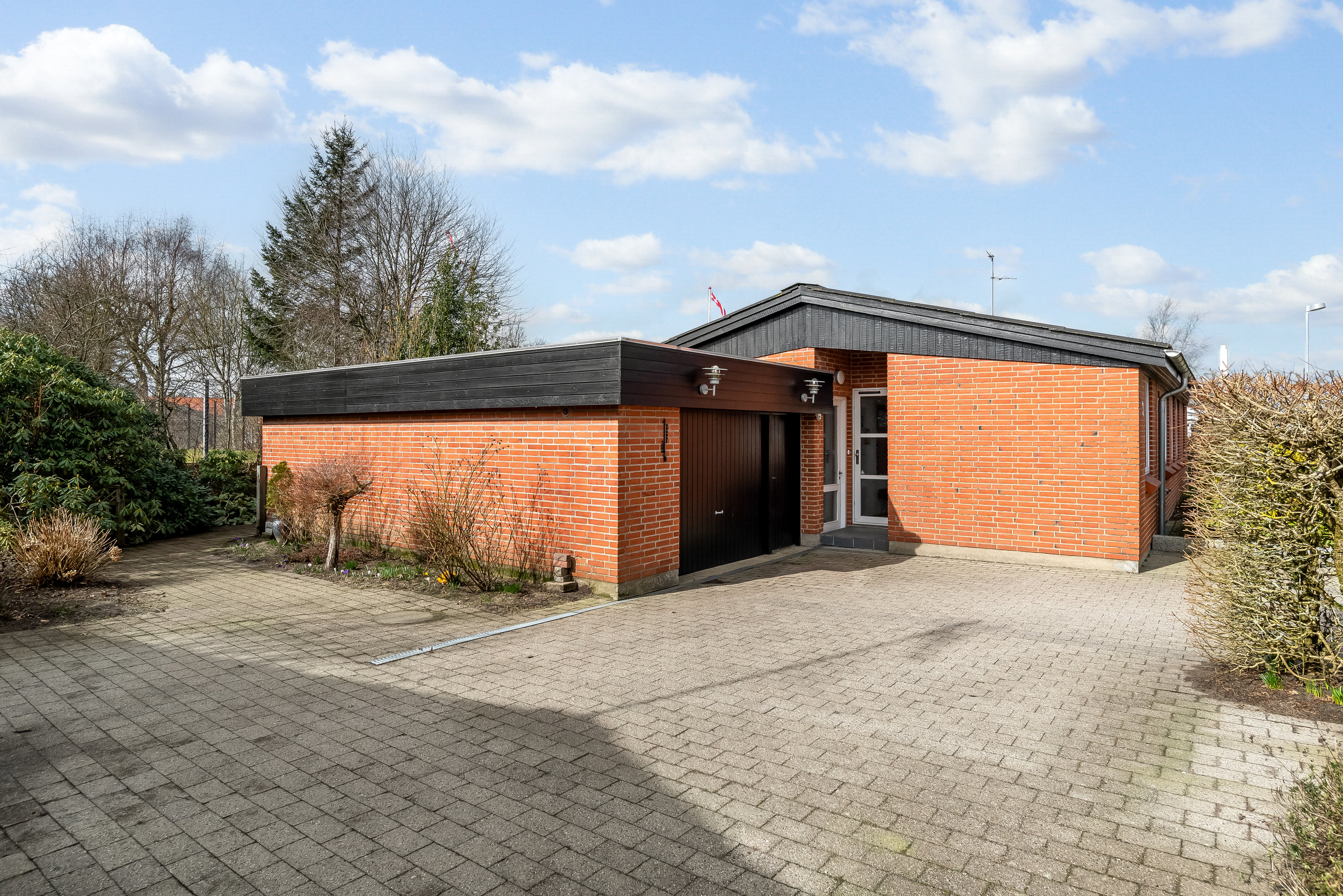 Fremhævet indkørsel billede i fuldskærmstilstand. Billede af Kaj Munks Vej 3, 7500 Holstebro