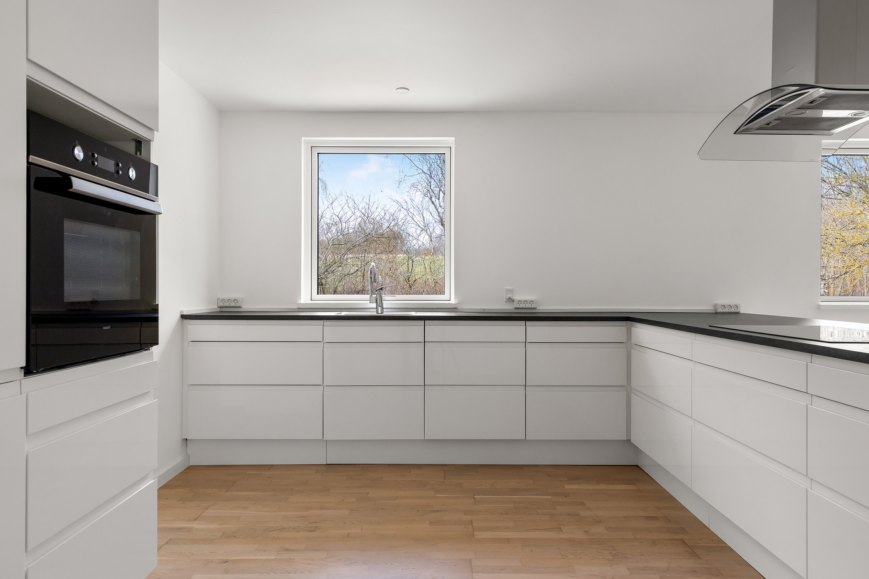 Fremhævet køkken billede i fuldskærmstilstand. Billede af Græsted Vænge 45, 3230 Græsted