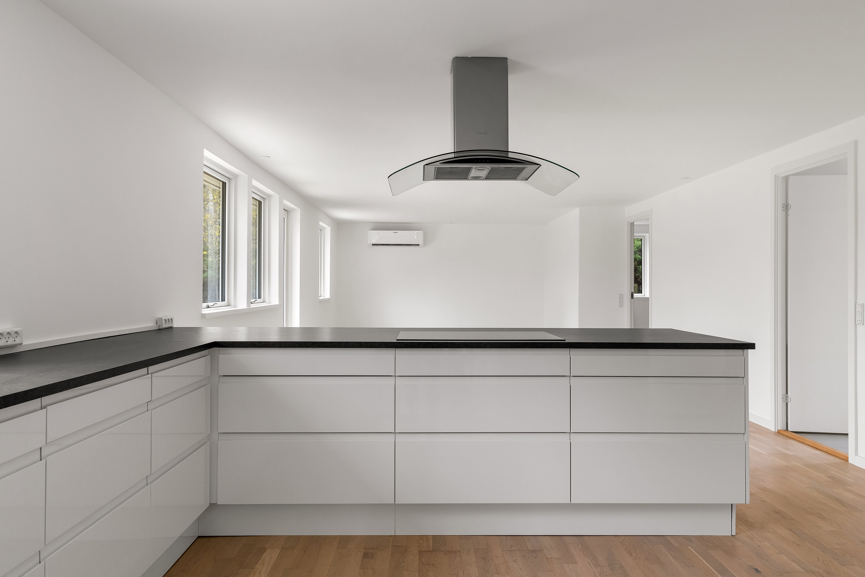 Fremhævet køkken billede i fuldskærmstilstand. Billede af Græsted Vænge 45, 3230 Græsted