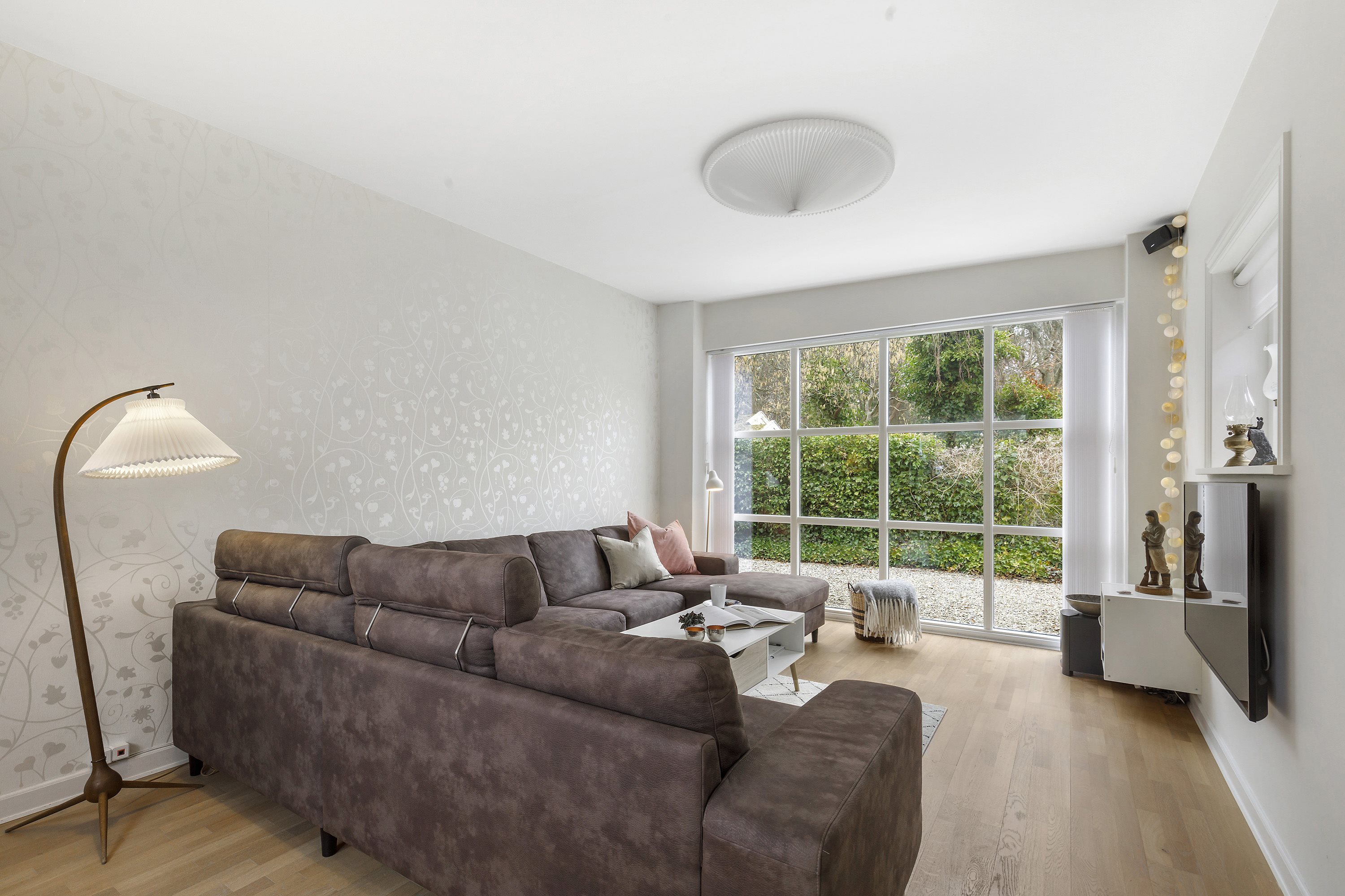 Fremhævet stue billede i fuldskærmstilstand. Billede af Birkedamsvej 3, 3100 Hornbæk