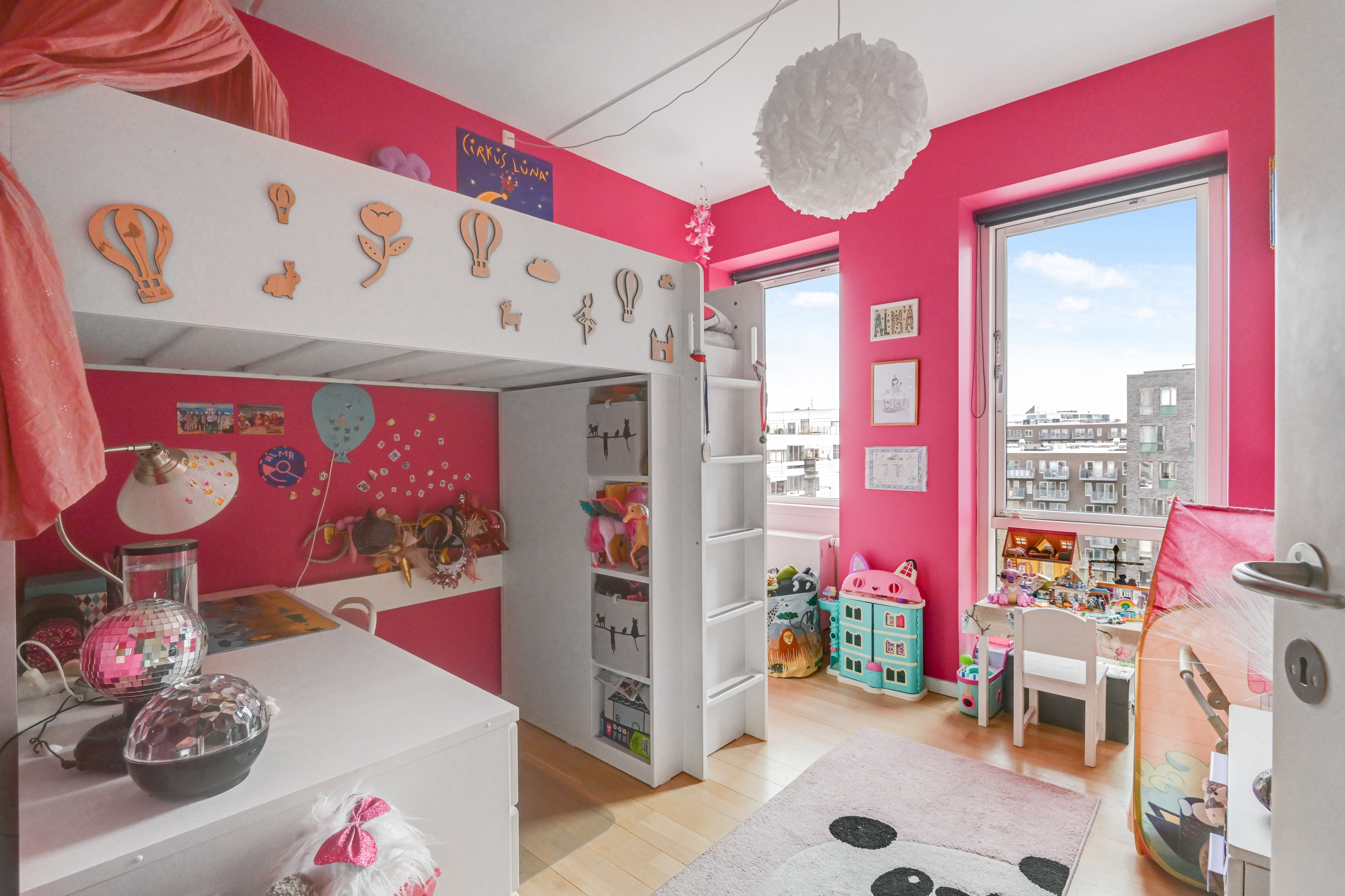 Fremhævet værelse billede i fuldskærmstilstand. Billede af C.F. Møllers Allé 68, 6. th., 2300 København S