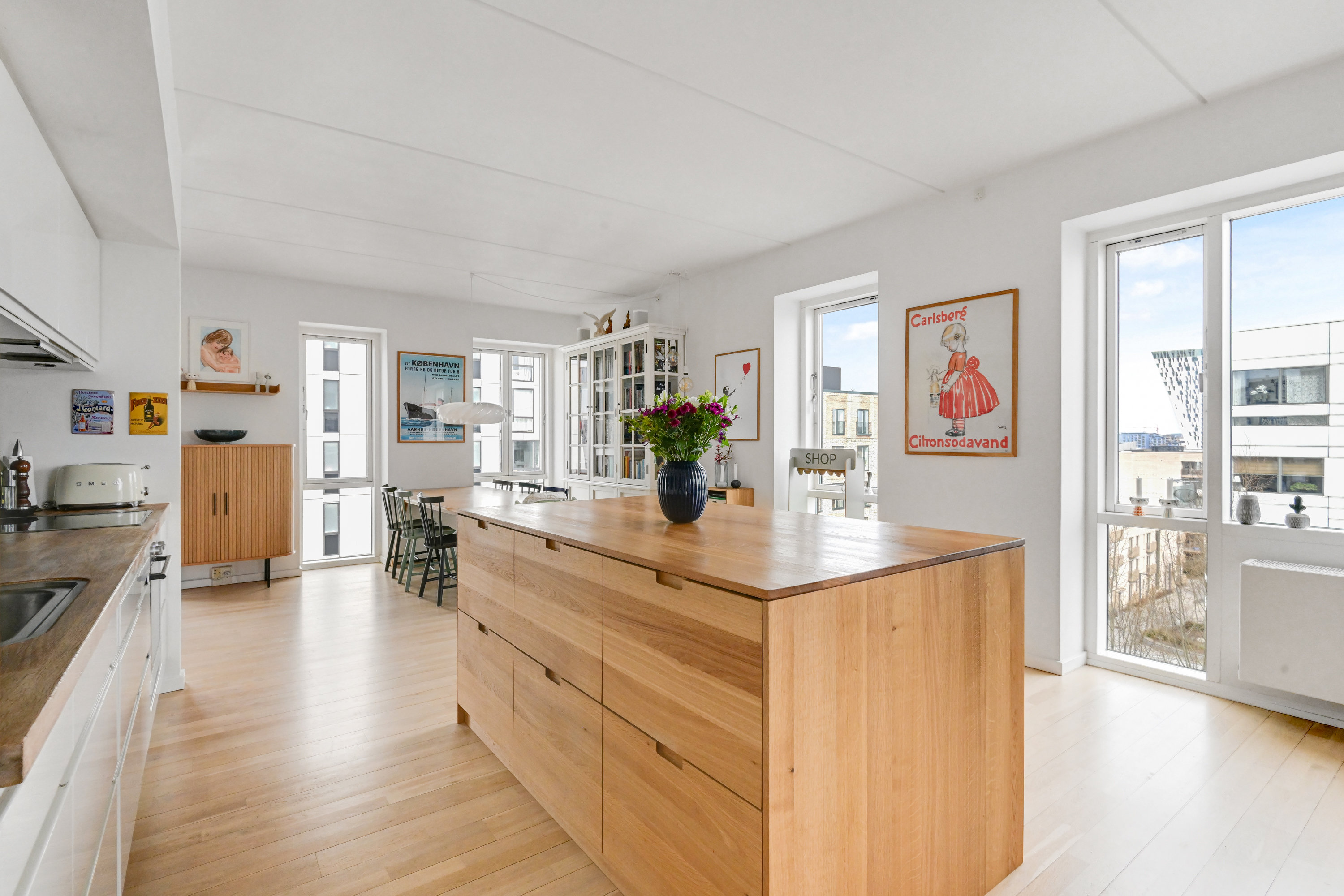 Fremhævet andet billede i fuldskærmstilstand. Billede af C.F. Møllers Allé 68, 6. th., 2300 København S