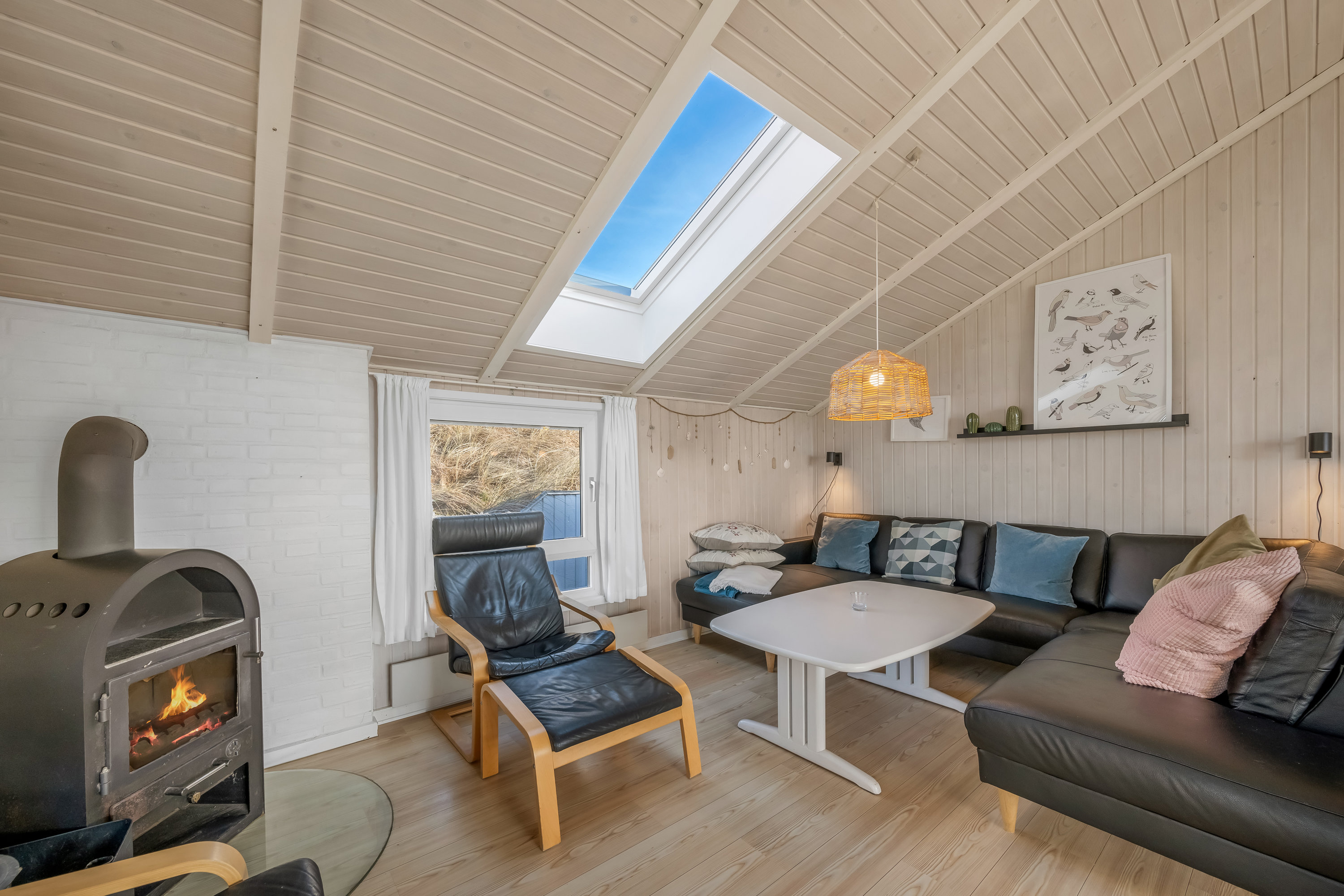 Fremhævet stue billede i fuldskærmstilstand. Billede af Bjerregårdsvej 351, Bjerregaard, 6960 Hvide Sande