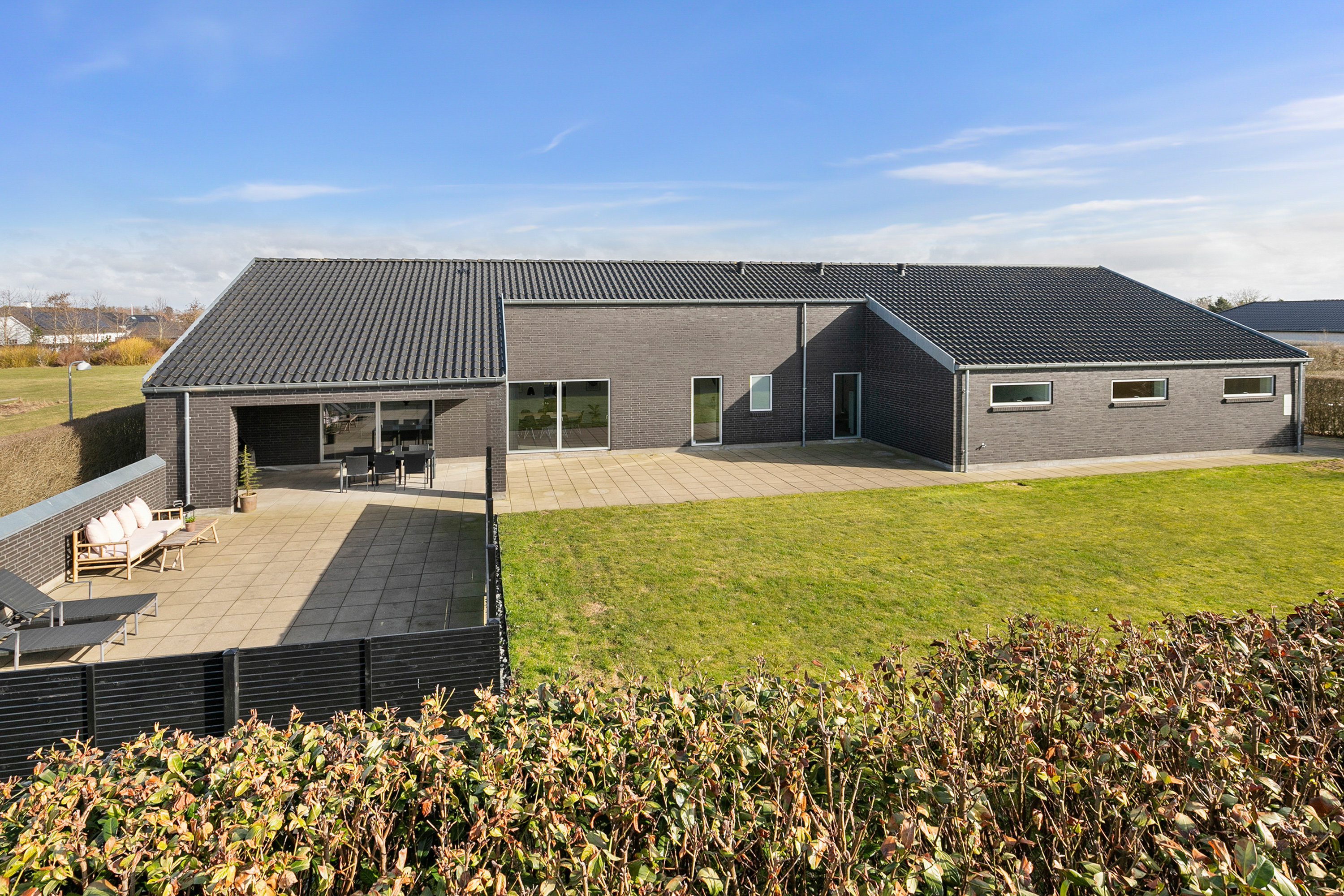 Fremhævet facade billede i fuldskærmstilstand. Billede af Torngårdshaven 7, 9440 Aabybro