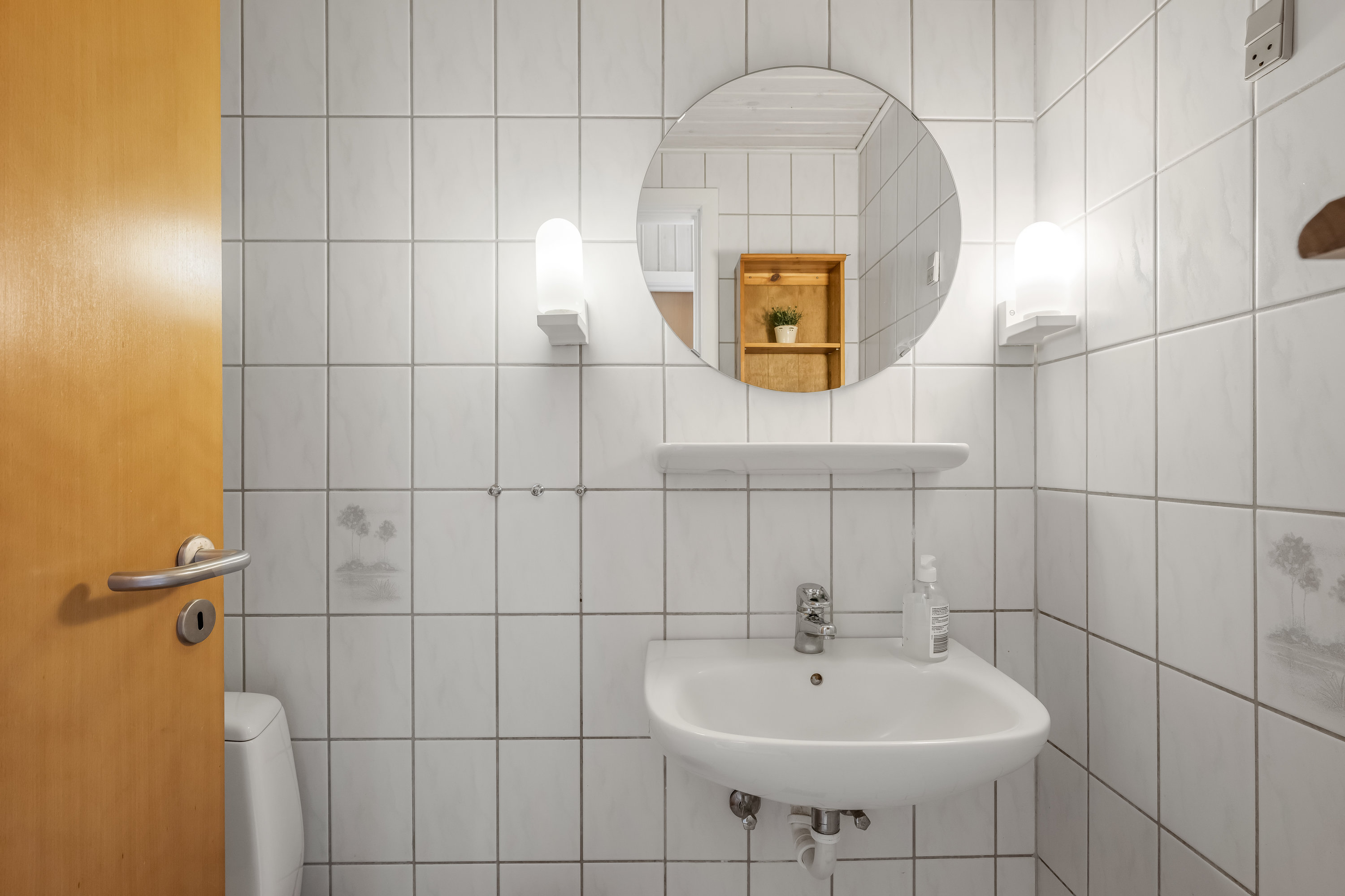 Fremhævet toilet billede i fuldskærmstilstand. Billede af Bjerregårdsvej 351, Bjerregaard, 6960 Hvide Sande