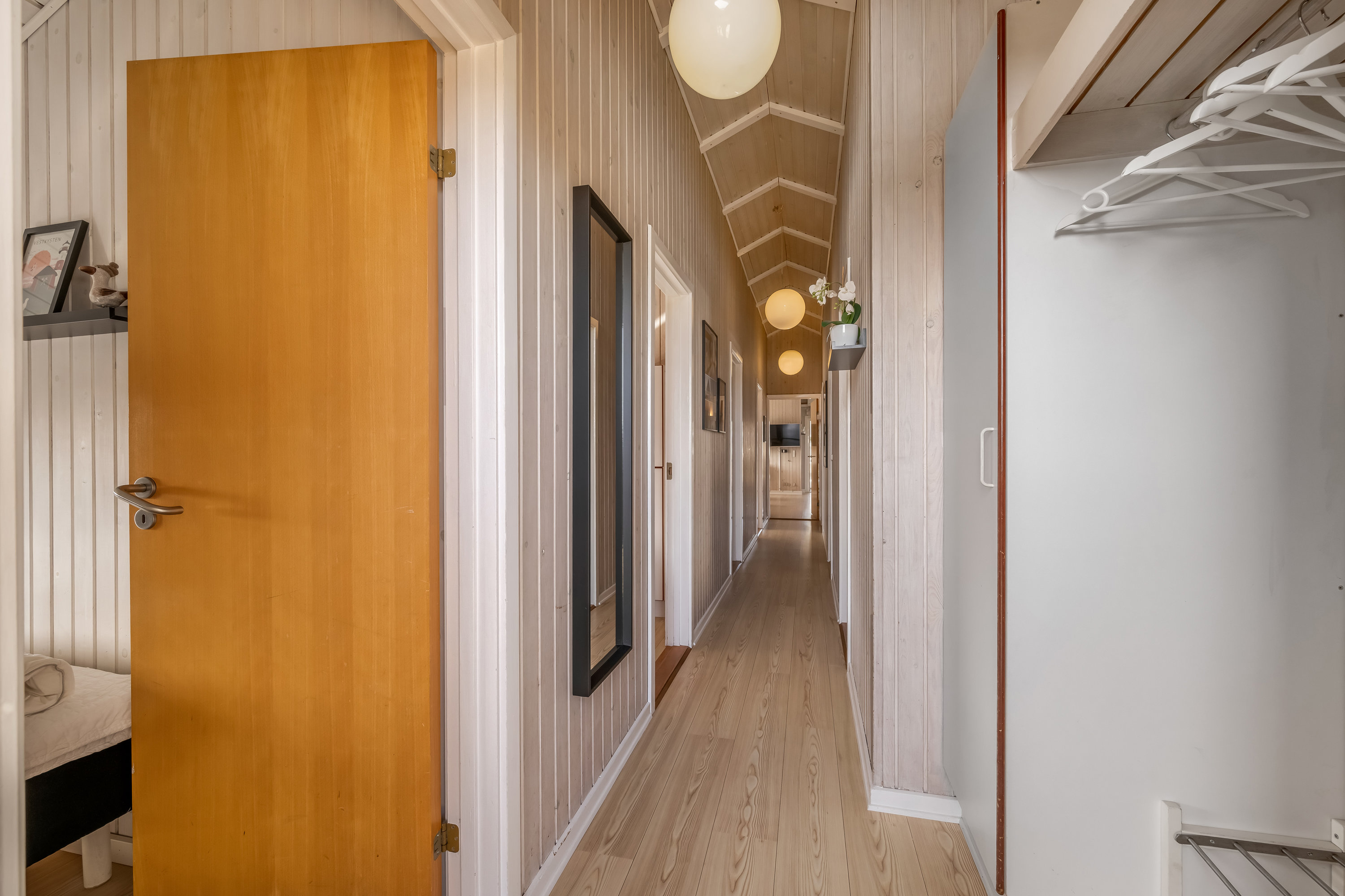 Fremhævet gang billede i fuldskærmstilstand. Billede af Bjerregårdsvej 351, Bjerregaard, 6960 Hvide Sande