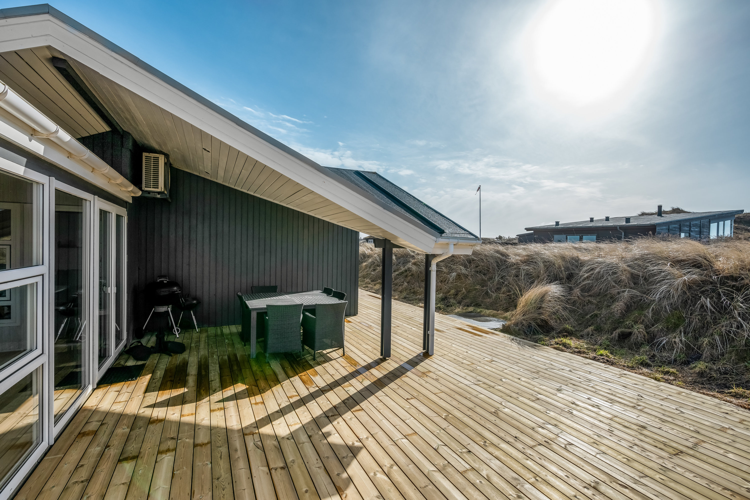 Fremhævet overdækket terrasse billede i fuldskærmstilstand. Billede af Bjerregårdsvej 351, Bjerregaard, 6960 Hvide Sande